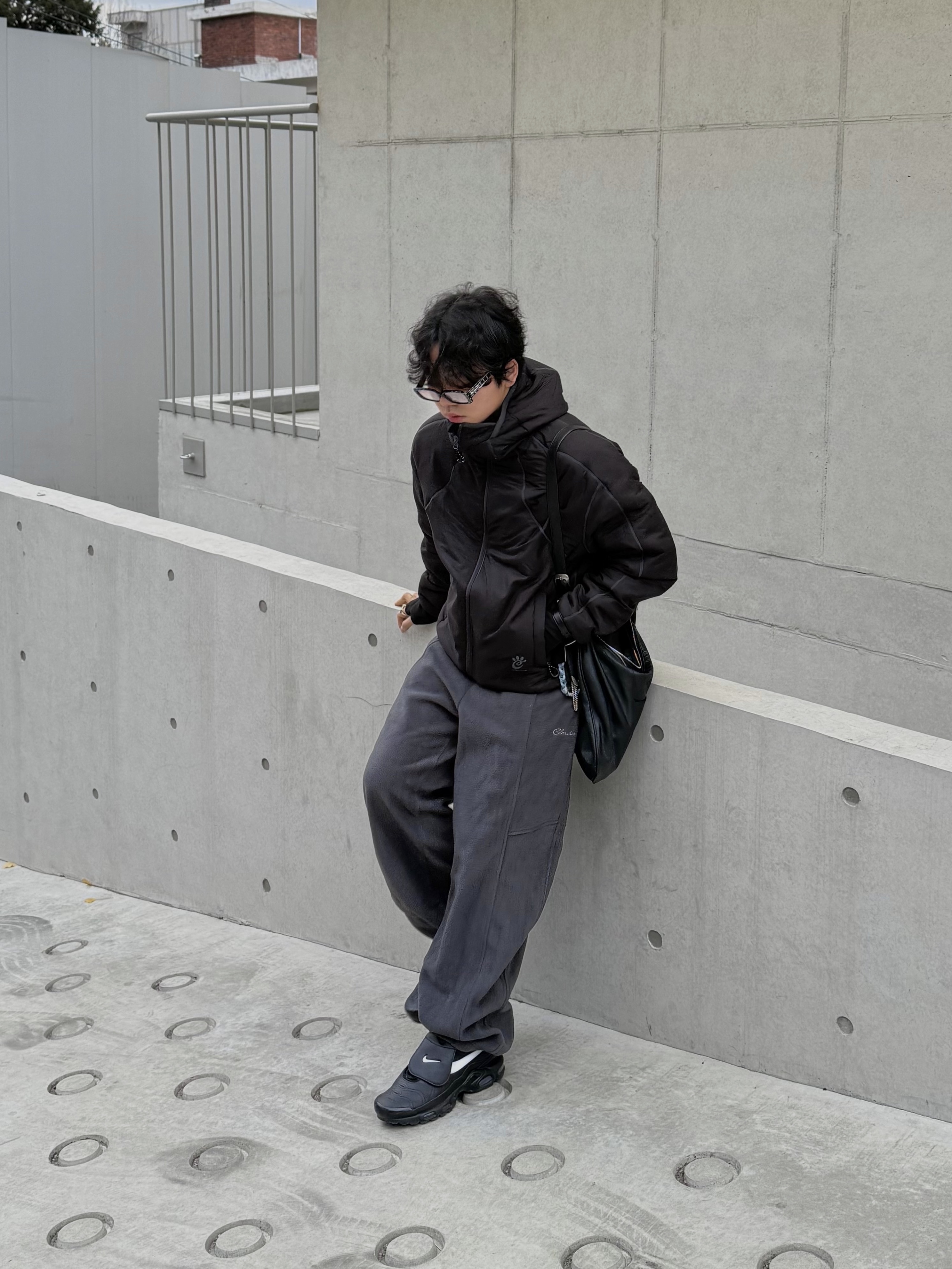 (W) Nike Air Max Plus TNPO Black 착용 스타일 - 6