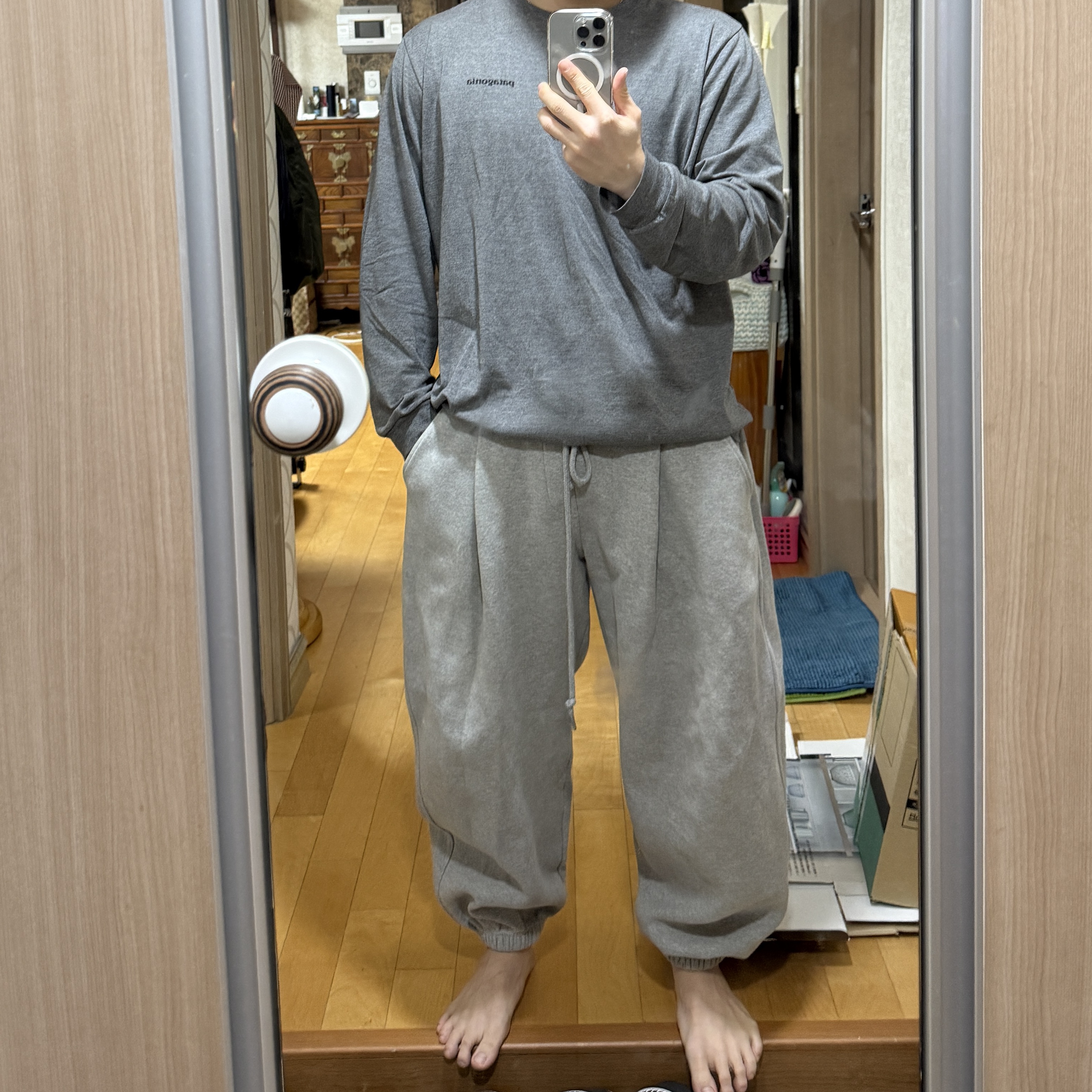 Undermycar Mu.03 Anti Fxxking Logo Play Oversized Sweat Jogger Melange Gray 착용 스타일