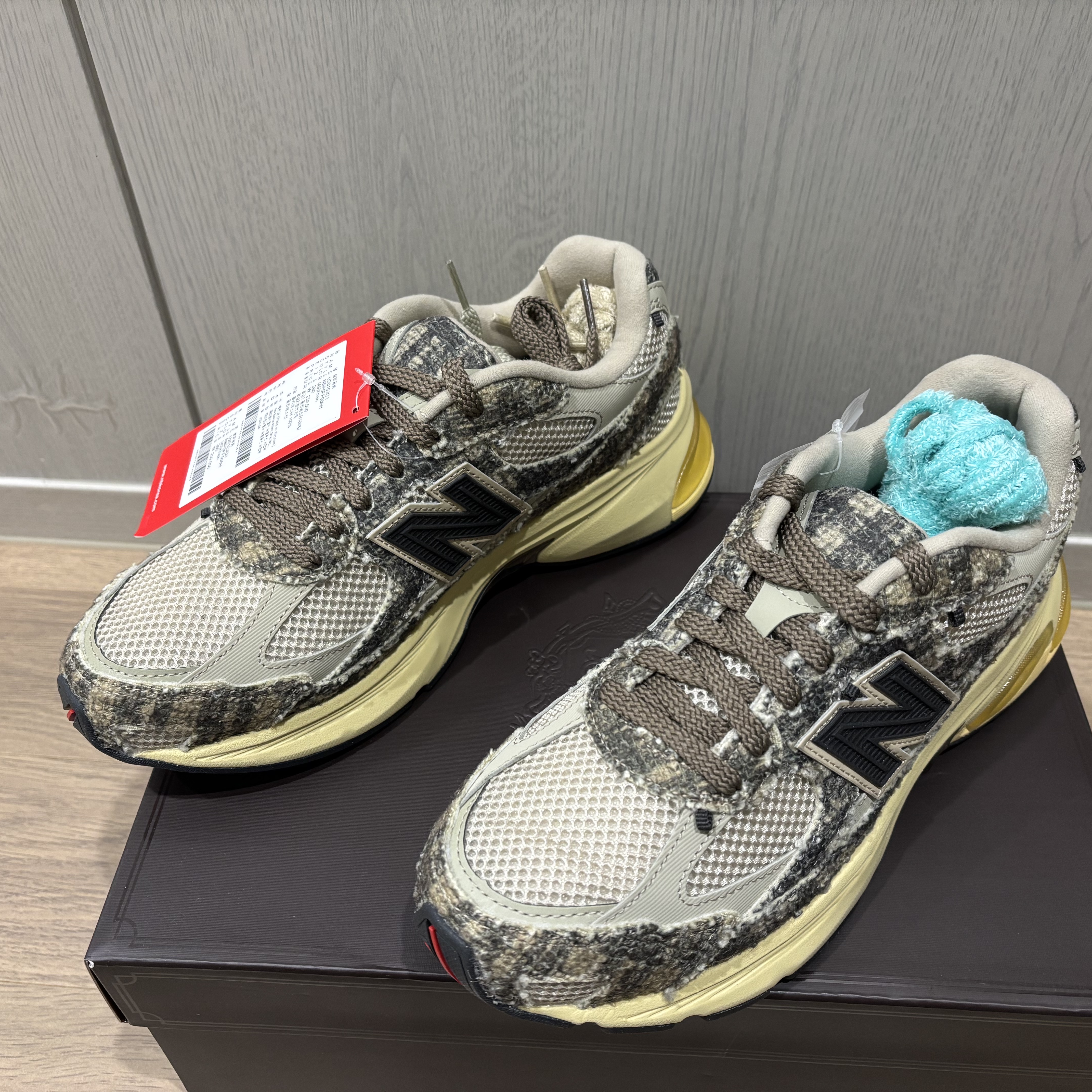 New Balance x Joe Freshgoods 2010 Abzorb Bag Lady Tan 착용 스타일 - 5