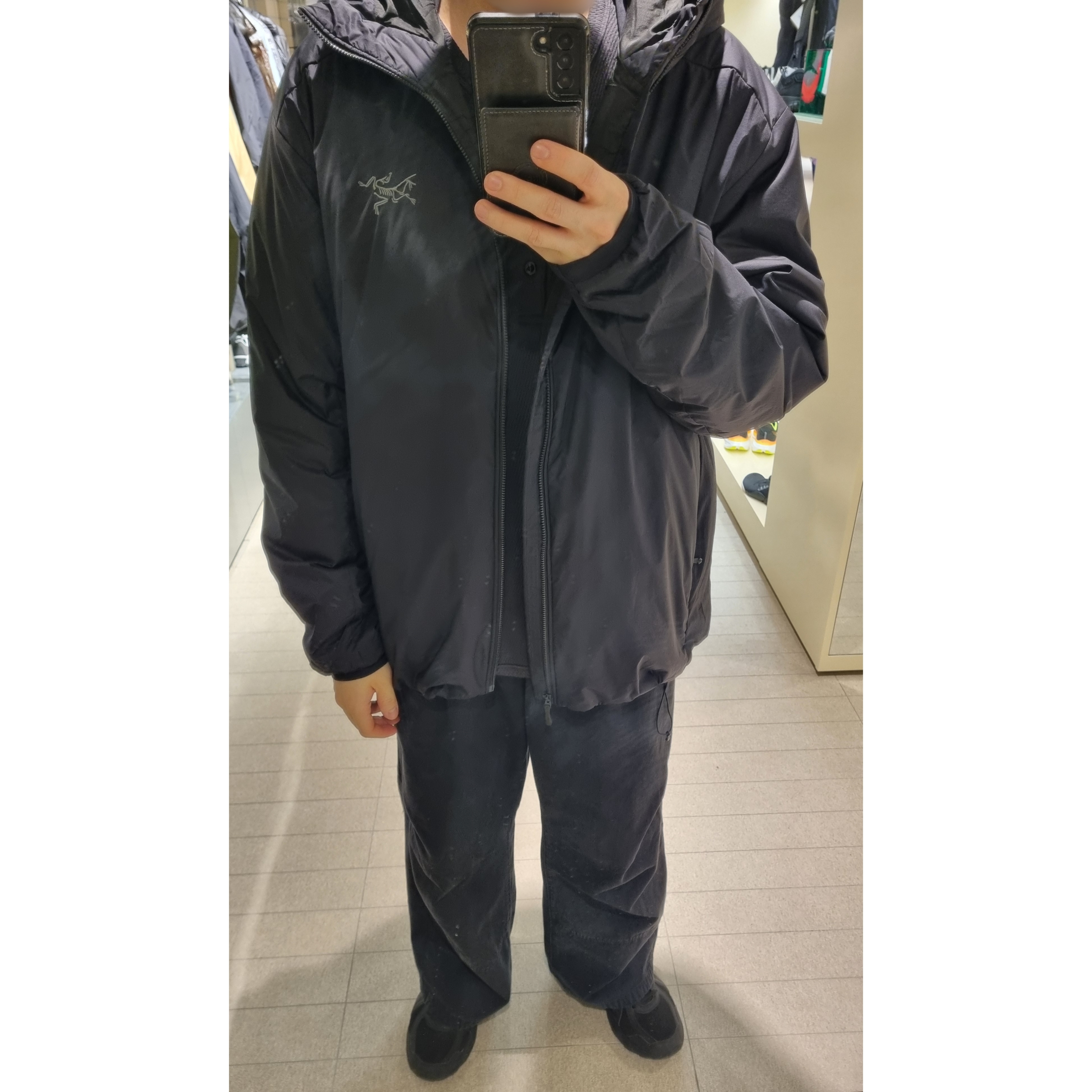 Asics Jog 100 T Black - 4E Extra Wide, Arc'teryx Atom SV Hoody Black 착용 스타일 - 1