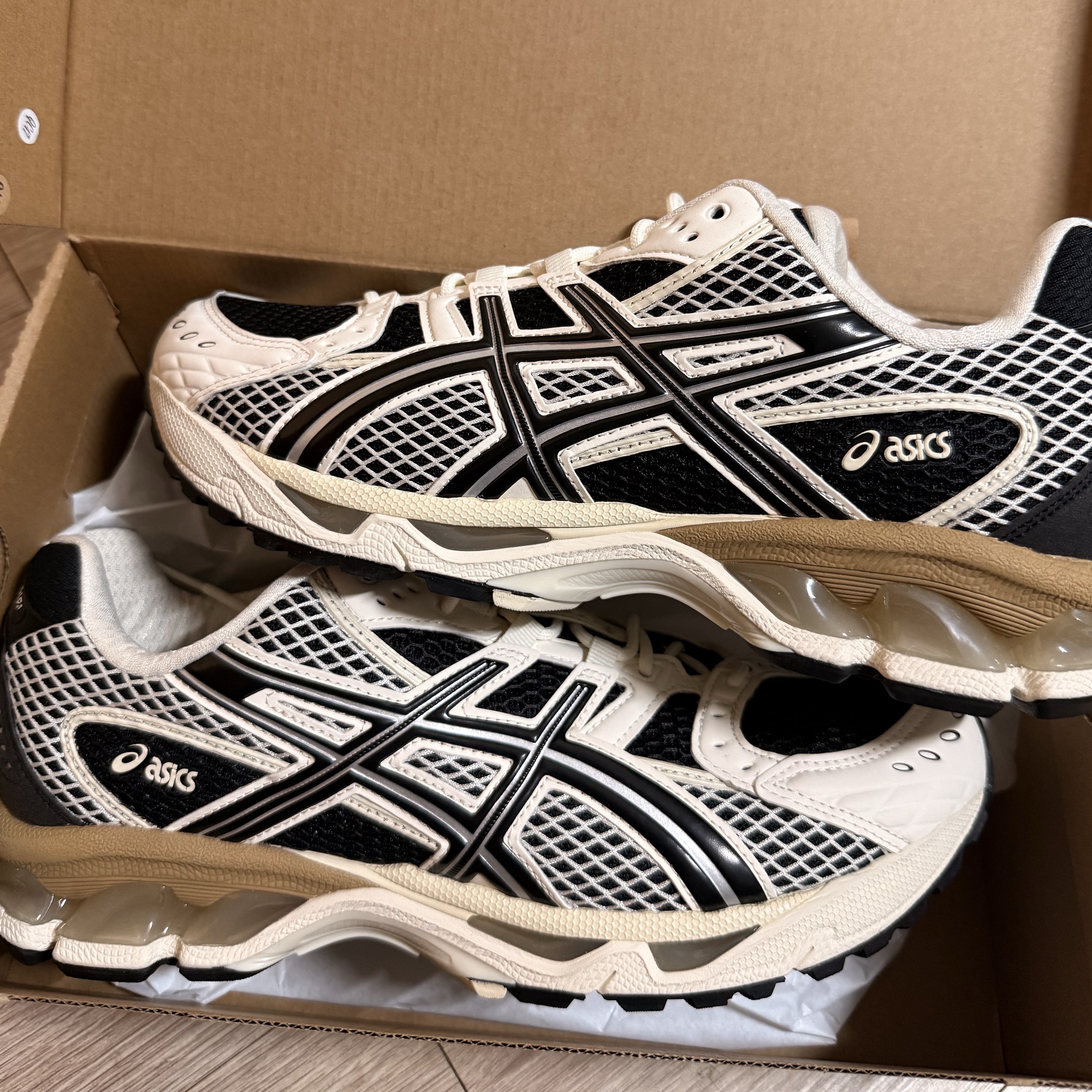 Asics Gel-Nimbus 10.1 Black Cream - Korea Exclusive 착용 스타일