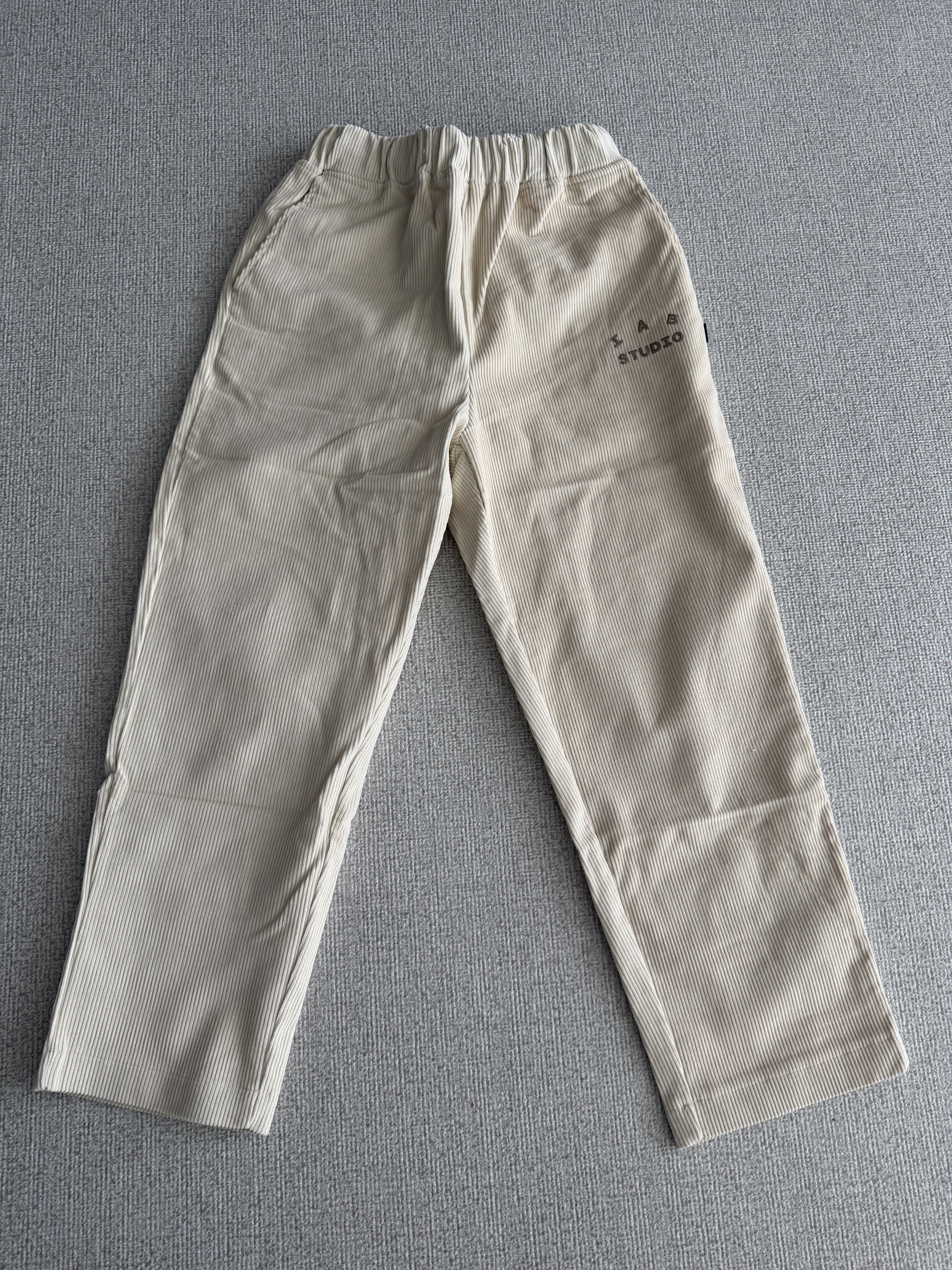 IAB Studio Corduroy Pants Cream Mud 착용 스타일