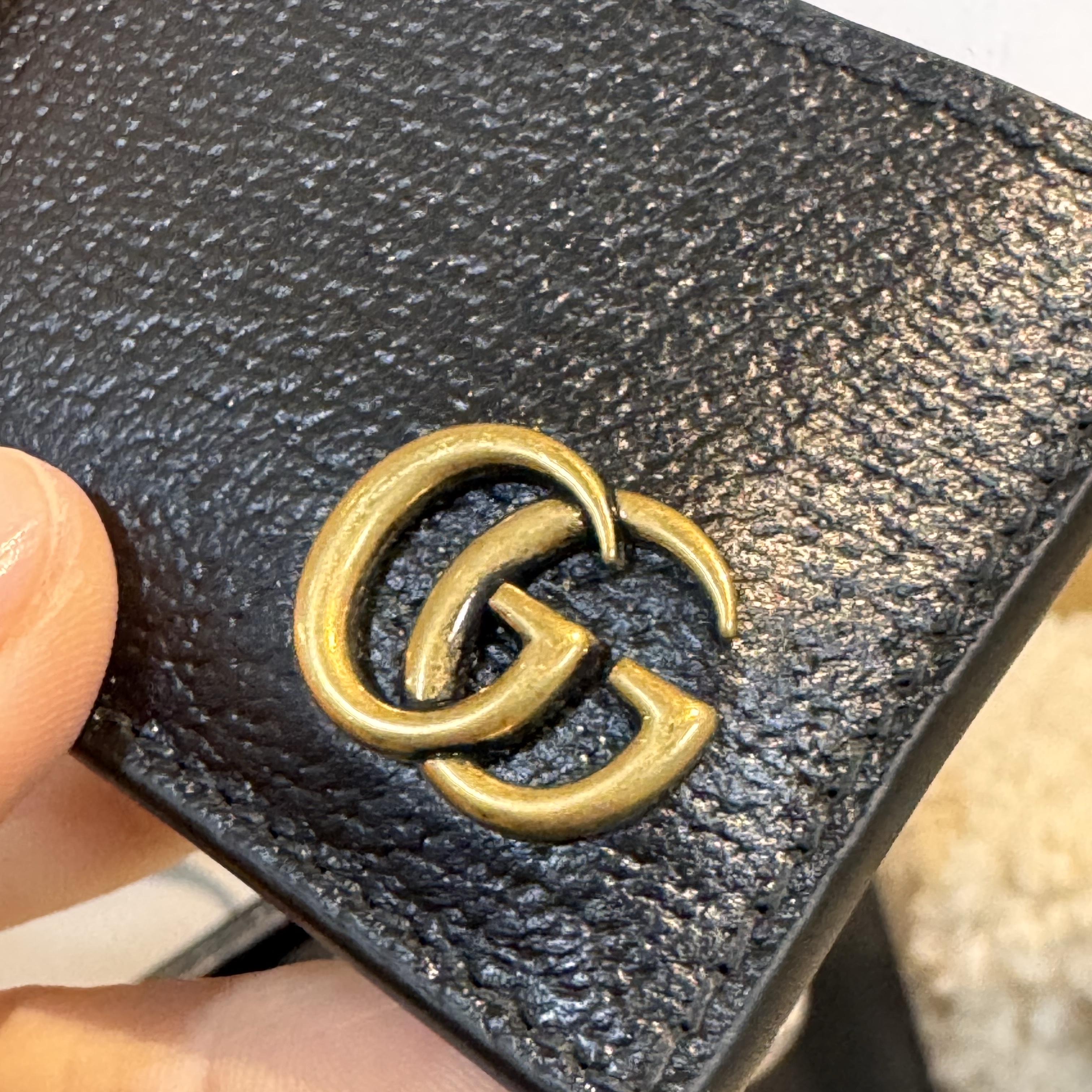 Gucci GG Marmont Leather Card Case Black 착용 스타일