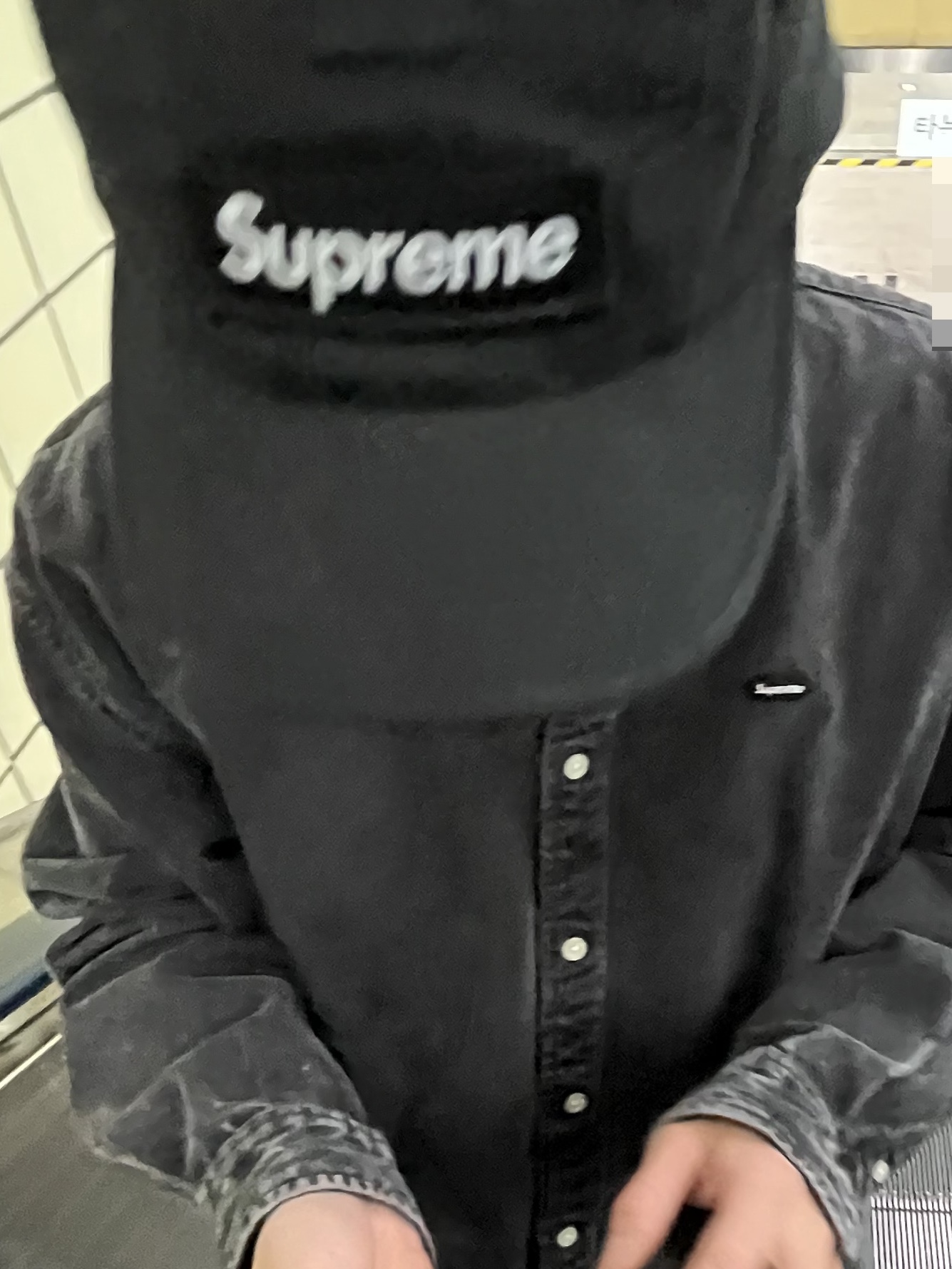 Supreme Small Box Denim Shirt Black - 25SS 착용 스타일 - 3