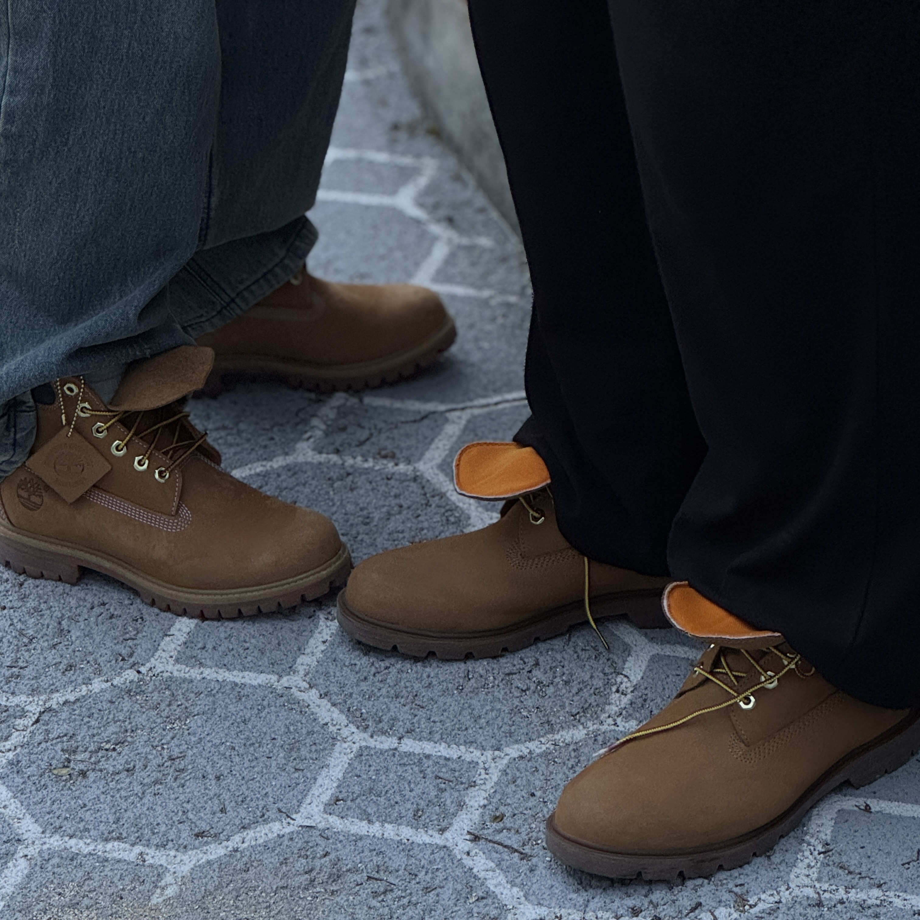 Timberland Premium 6 inch Waterproof Boot Wheat Nubuck - Wide, Timberland 6 Inch Laceup Basic Boots Wheat Brown - Wide 착용 스타일 - 2