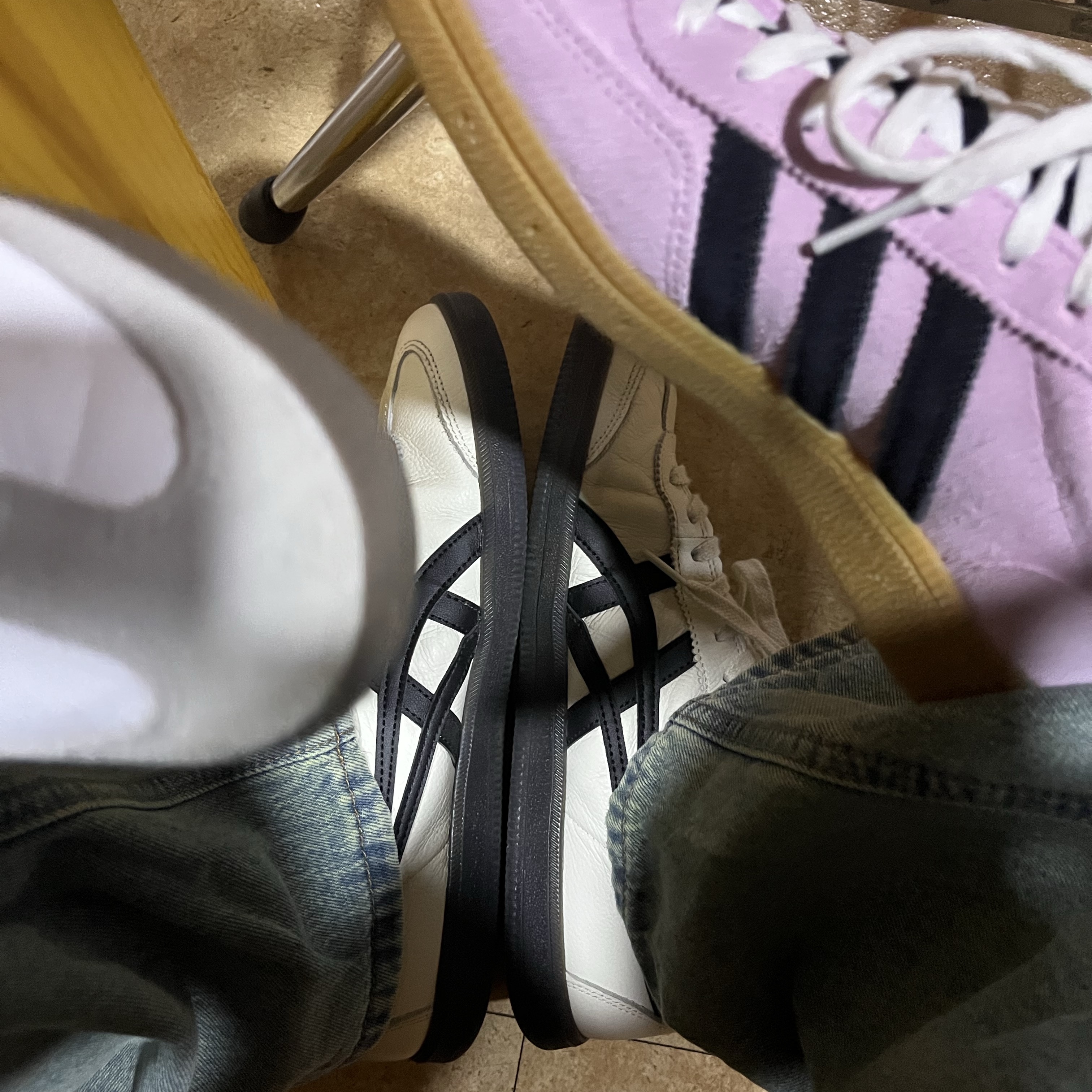 Onitsuka Tiger Tokuten White Black 착용 스타일 - 2