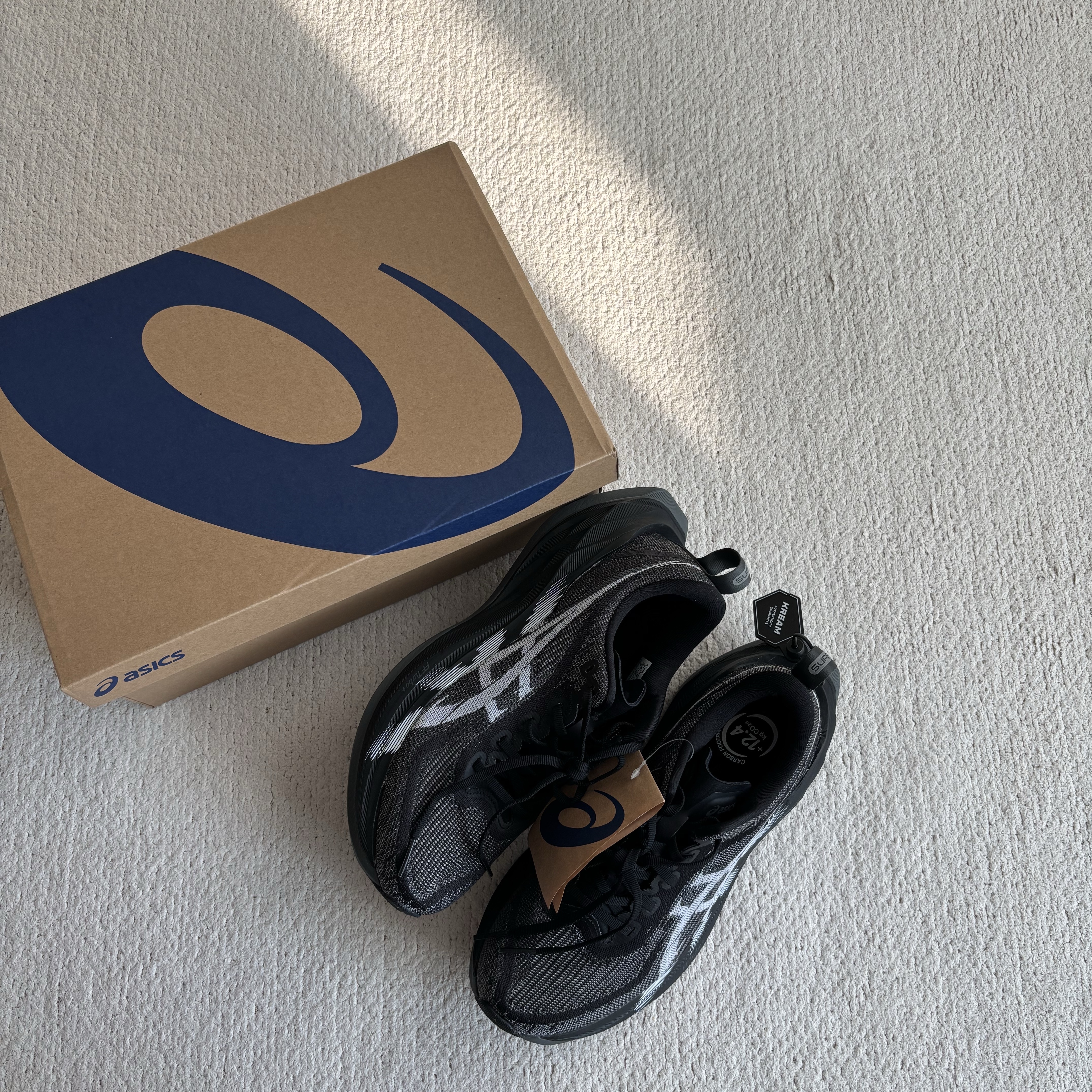 Asics Superblast 2 Black White 착용 스타일