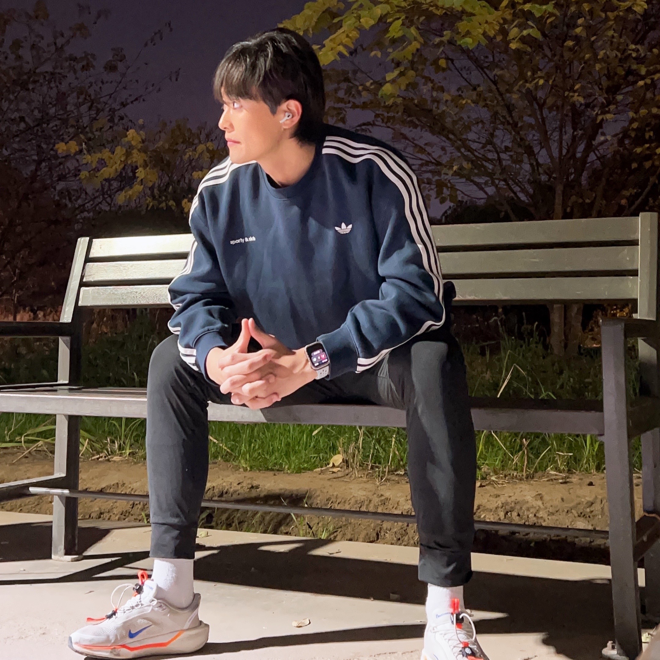 (W) Adidas x Sporty & Rich Sweatshirt Night Navy - US Sizing, Nike Air Zoom Pegasus EasyOn Blueprint 착용 스타일 - 3