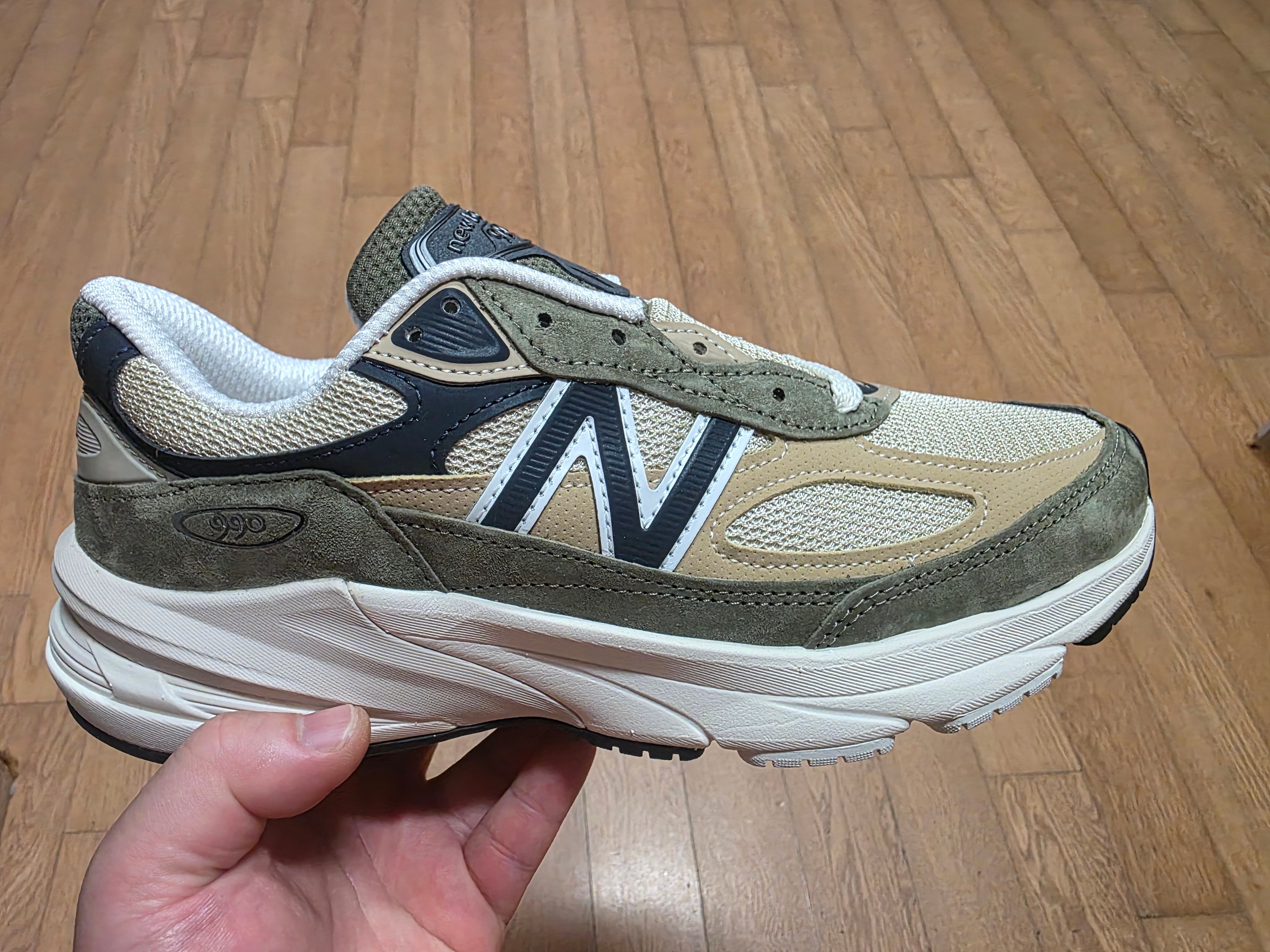 New Balance 990v6 Made in USA Dark Camo Incense Natural Indigo 착용 스타일 - 3