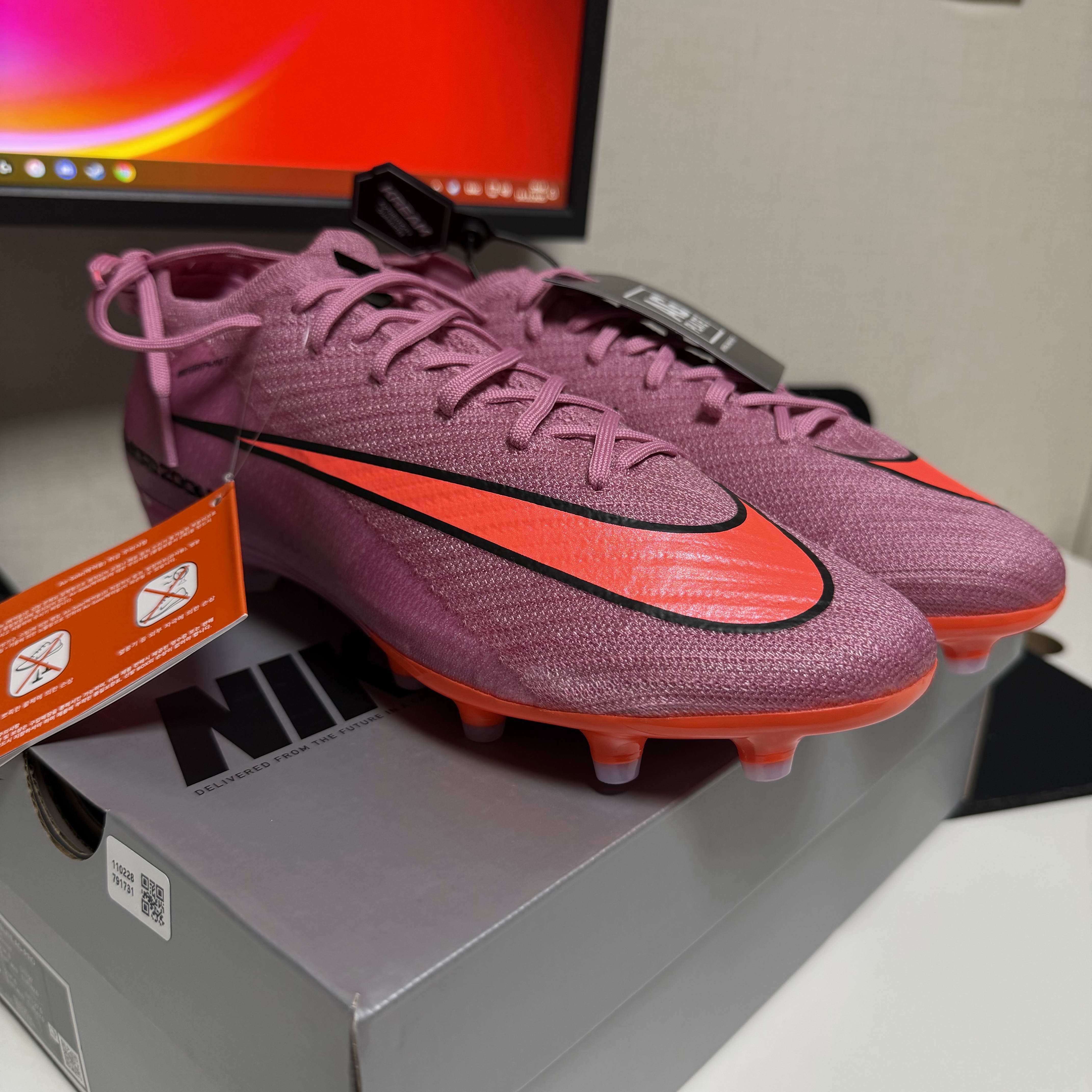 Nike Zoom Mercurial Vapor 16 Elite AG Pro Magic Flamingo Total Crimson 착용 스타일
