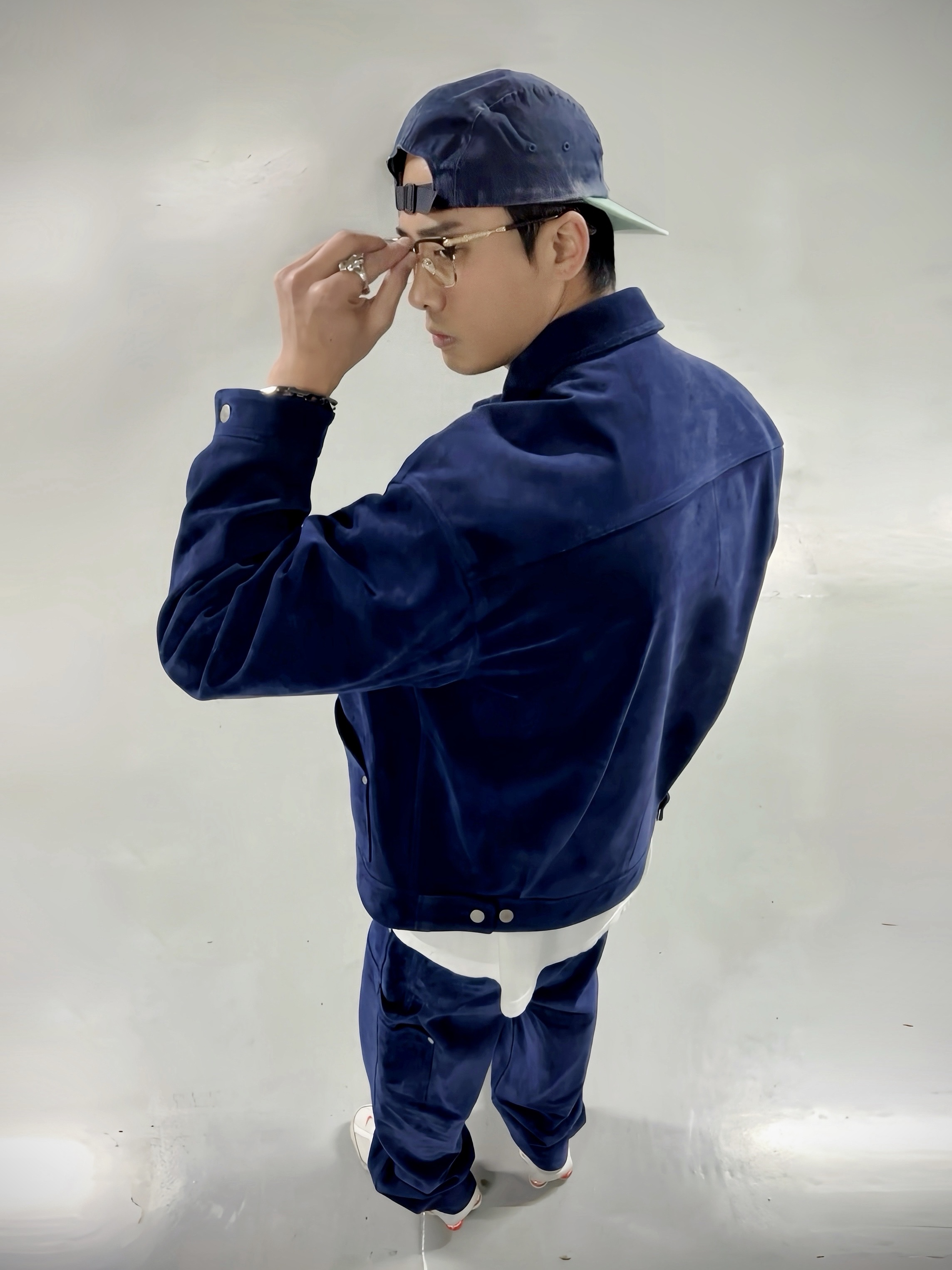 Supreme Pigment 2-Tone Camp Cap Navy - 24SS, Supreme Suede Work Jacket Blue - 24FW 착용 스타일