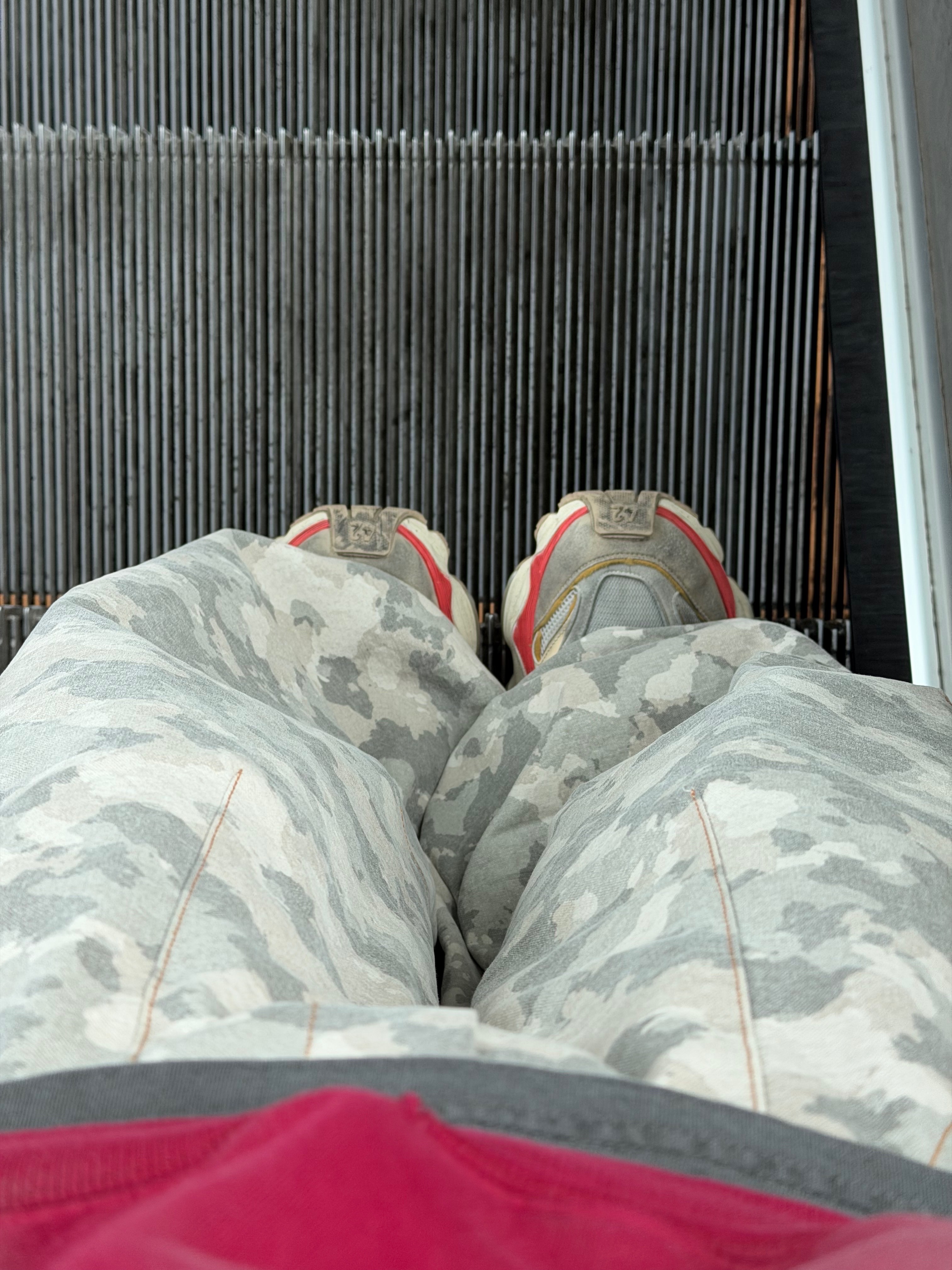 Undermycar POC USA Flag Bonded Sweat Hoodie Gray, Balenciaga Cargo Sneakers Beige Grey Red 착용 스타일 - 10