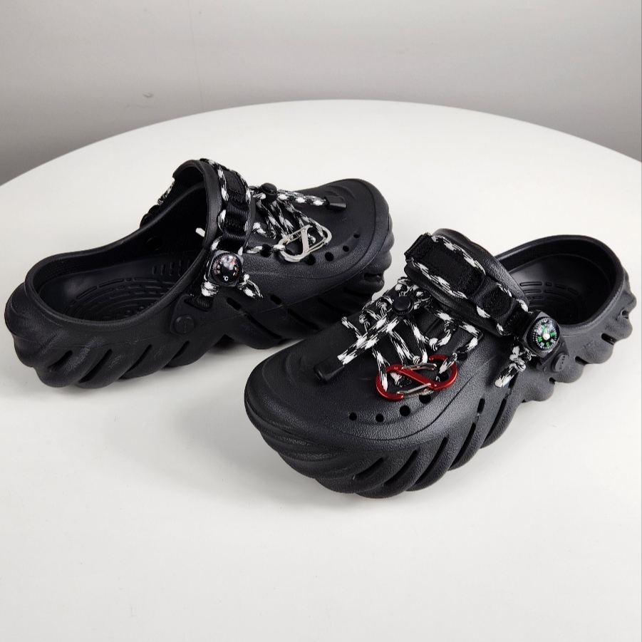 Crocs Echo Clog Black 착용 스타일 - 2