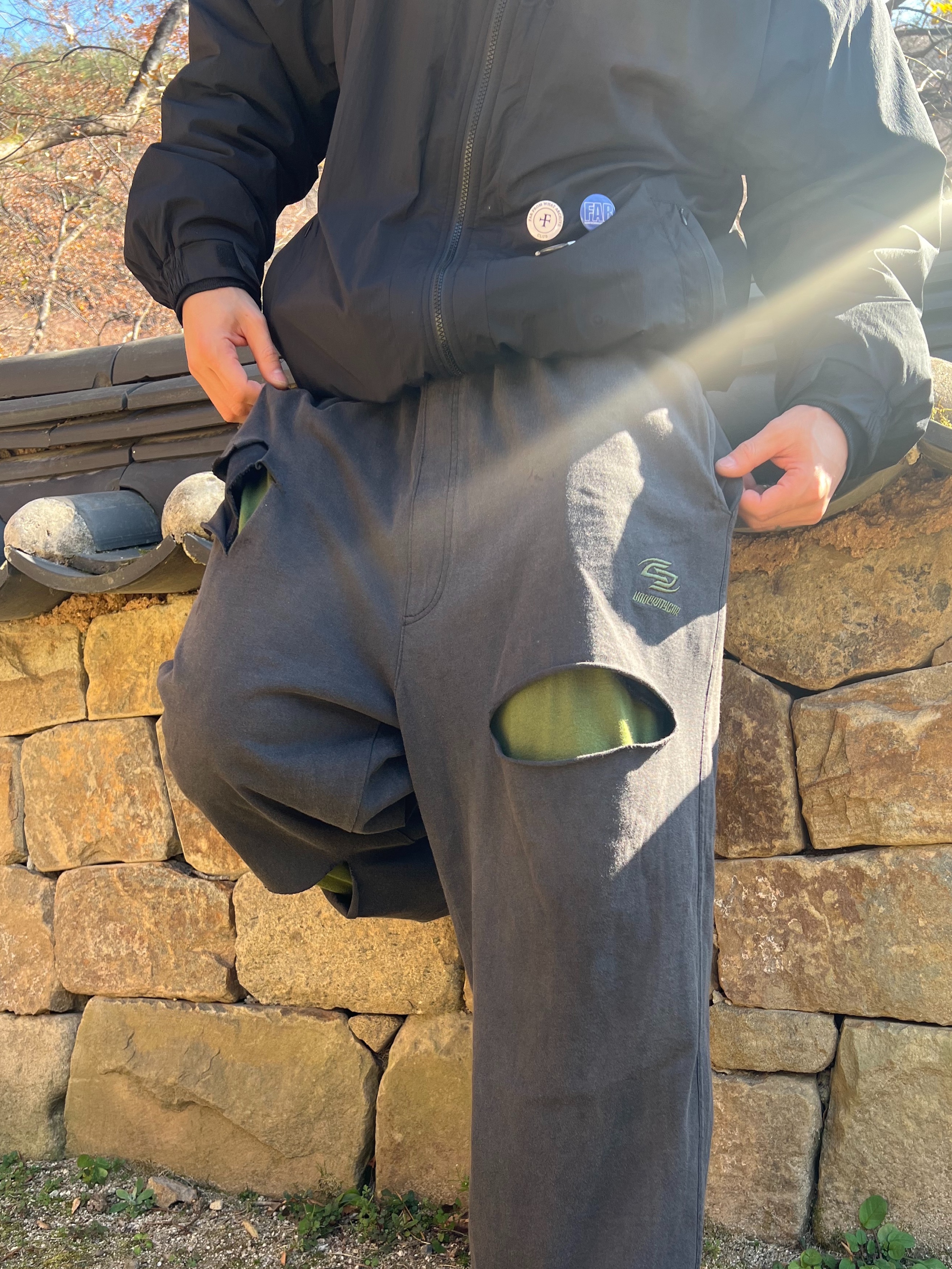 Undermycar Dalt Hidden Second Layer Sweatpants Pine Groove - 23FW, Farfromwhat Far Pin Button & Safety Pin 착용 스타일 - 7