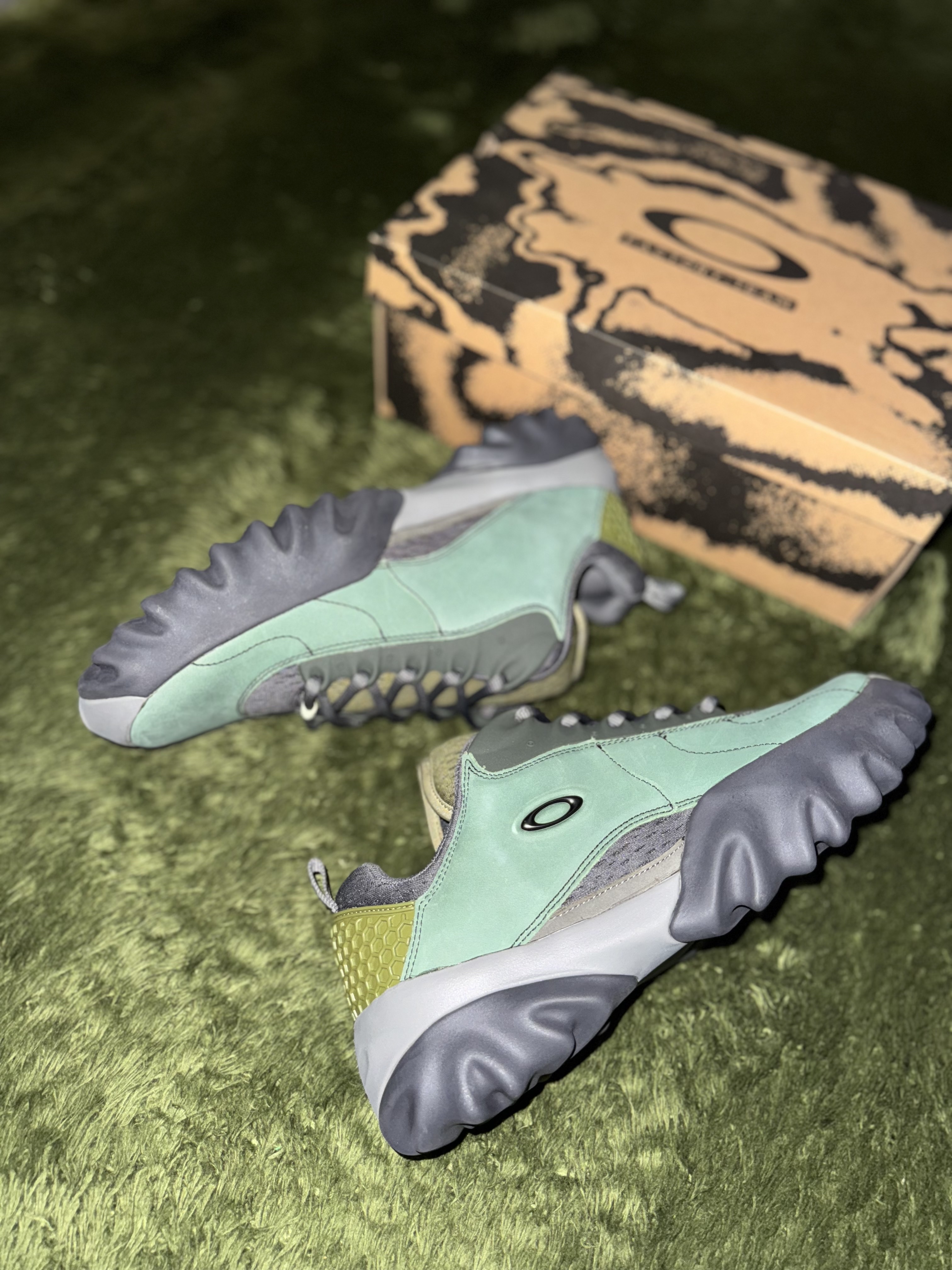 Oakley Factory Team x Brain Dead Chop Saw Duck Green Thunderstorm 착용 스타일 - 5