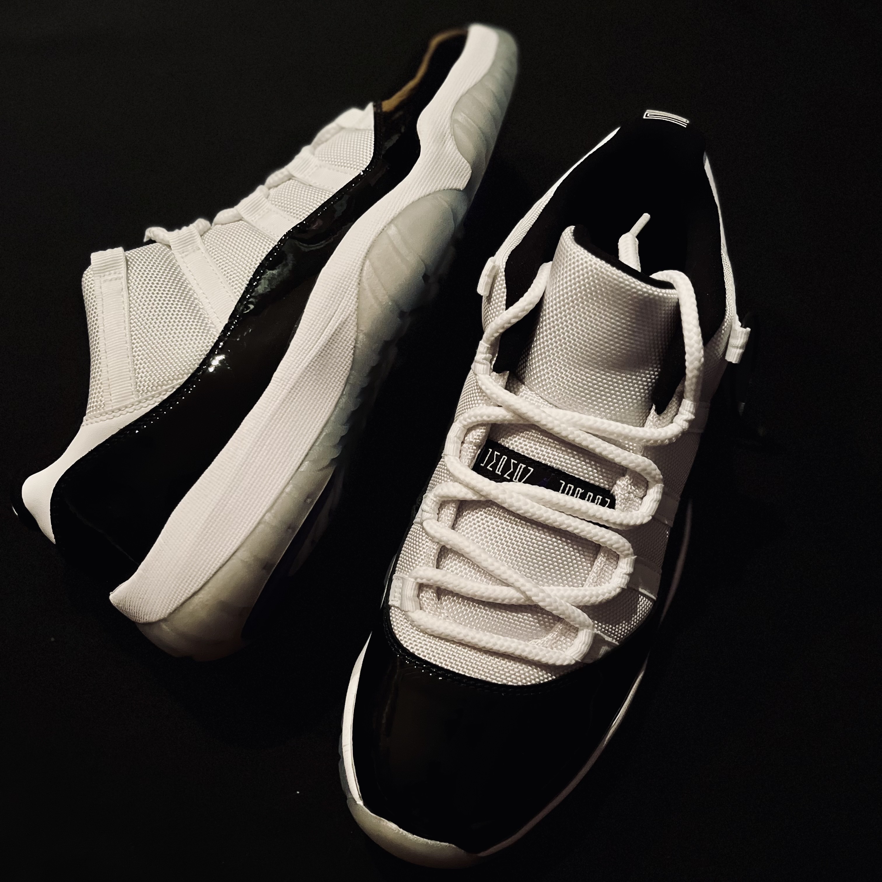 Jordan 11 Retro Low Concord 착용 스타일 - 1
