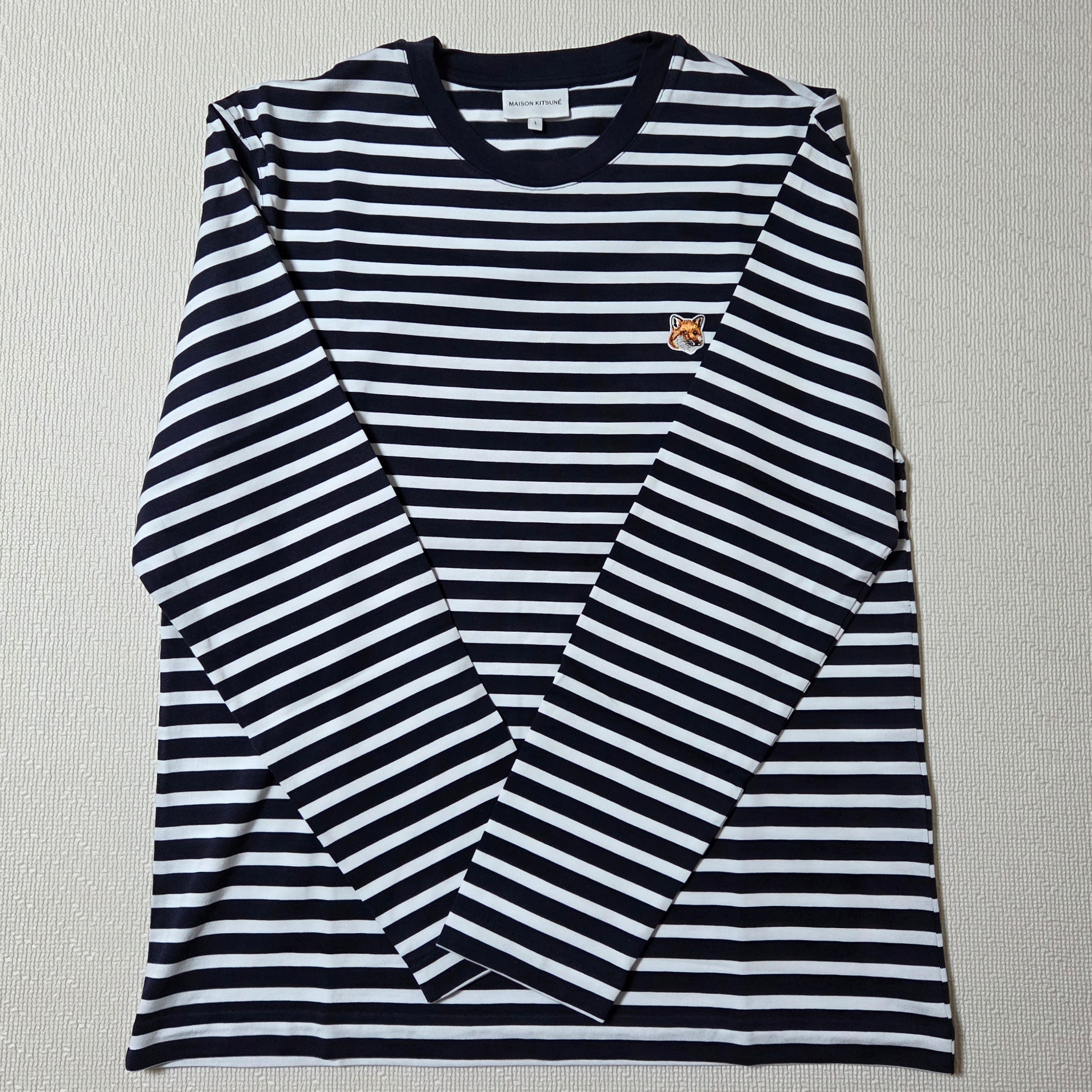 Maison Kitsune Fox Head Patch Regular Marin Long Sleeve T-Shirt Navy Stripes 착용 스타일 - 6