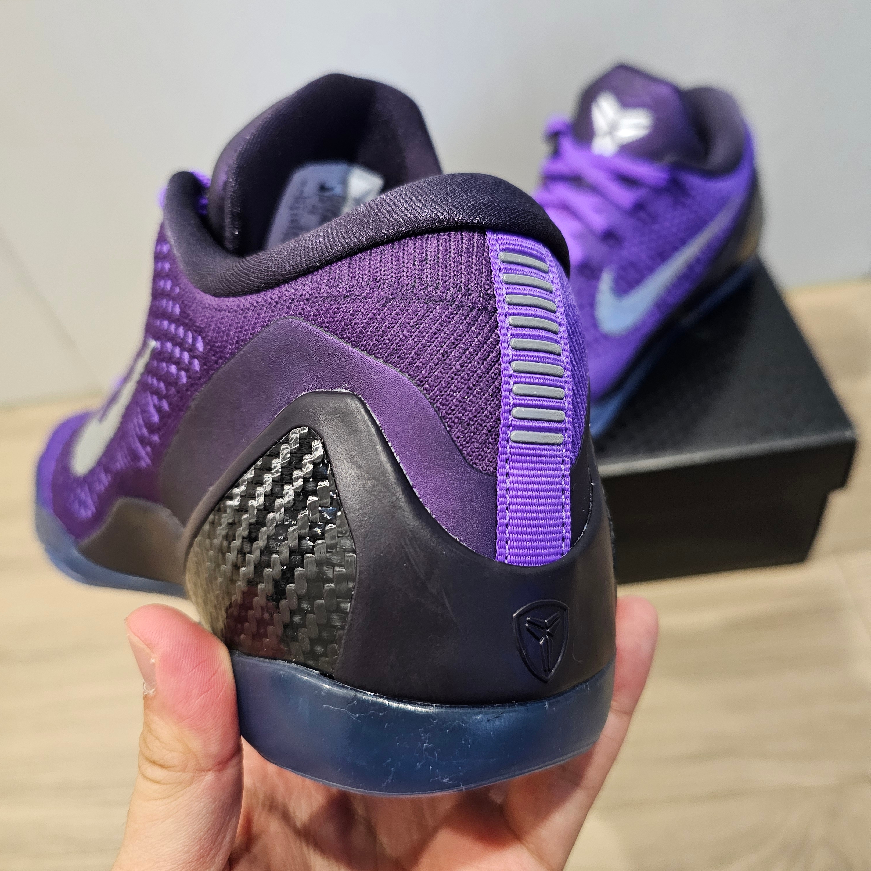 Nike Kobe 9 Elite Low Protro Hyper Grape and Cave Purple 착용 스타일 - 3
