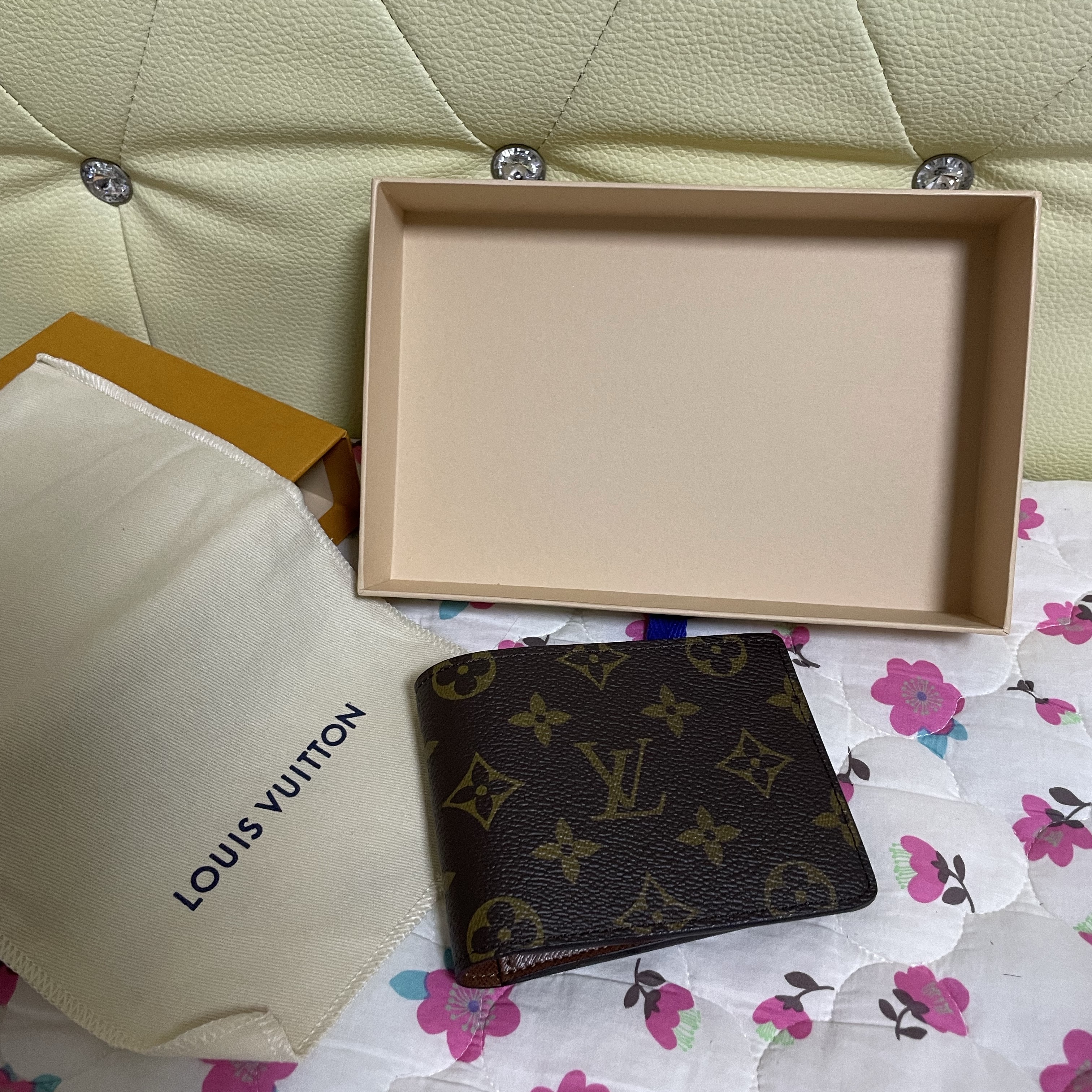 Louis Vuitton Multiple Wallet Monogram 착용 스타일 - 3