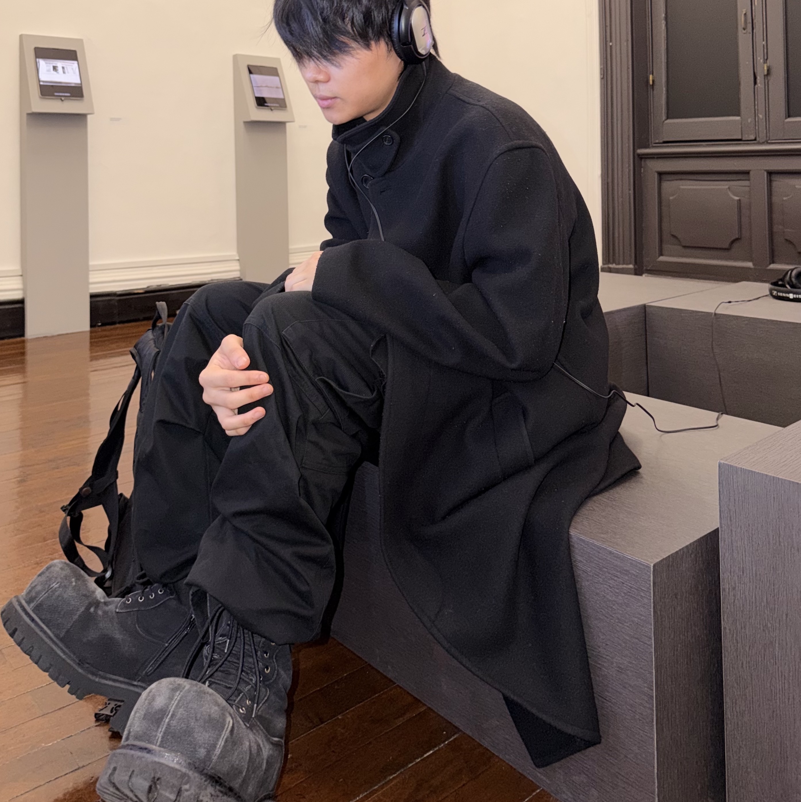 Balenciaga Stomper Bootie Black 착용 스타일 - 1