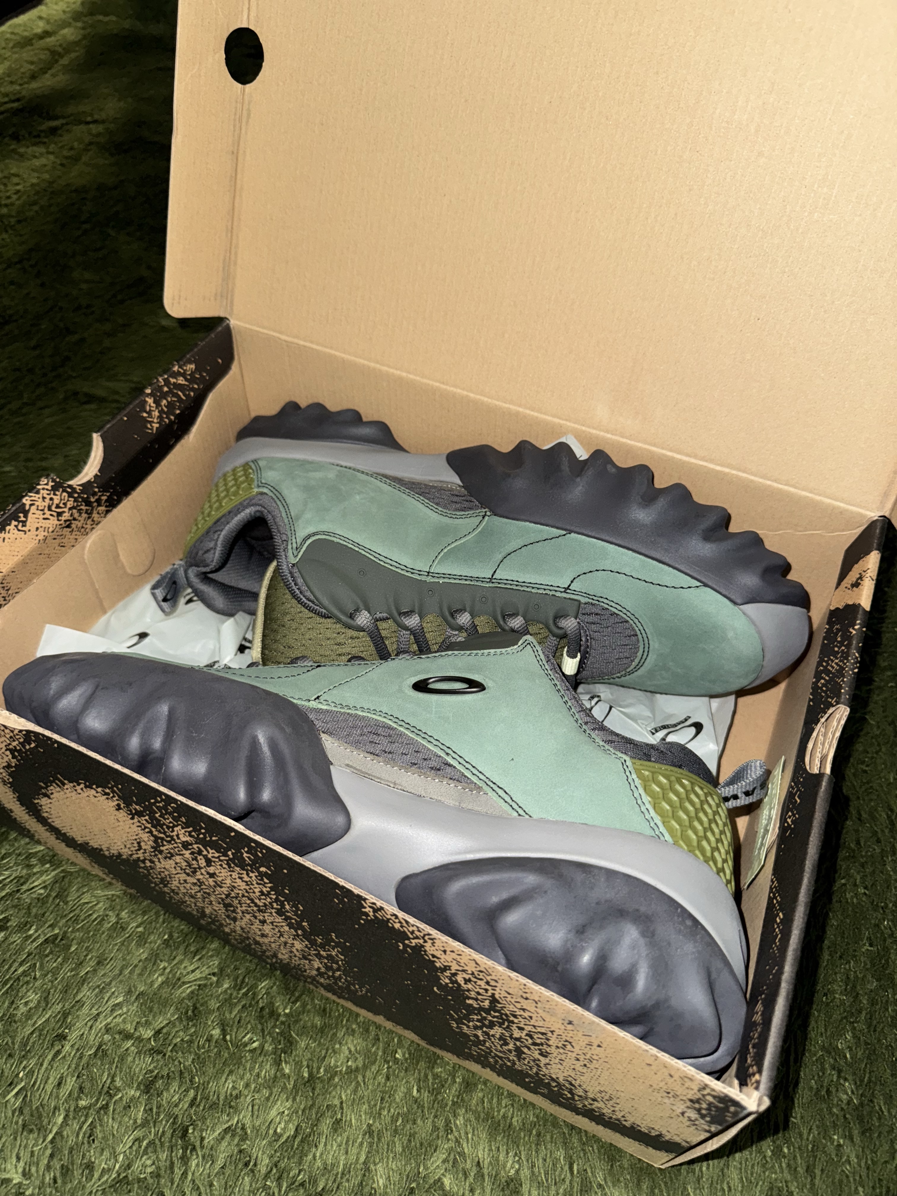 Oakley Factory Team x Brain Dead Chop Saw Duck Green Thunderstorm 착용 스타일 - 7