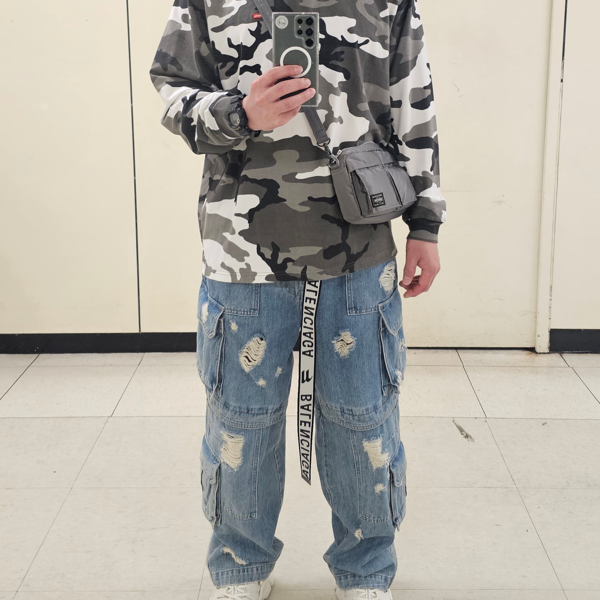 Supreme Small Box L/S T-Shirt Snow Camo - 25SS 착용 스타일