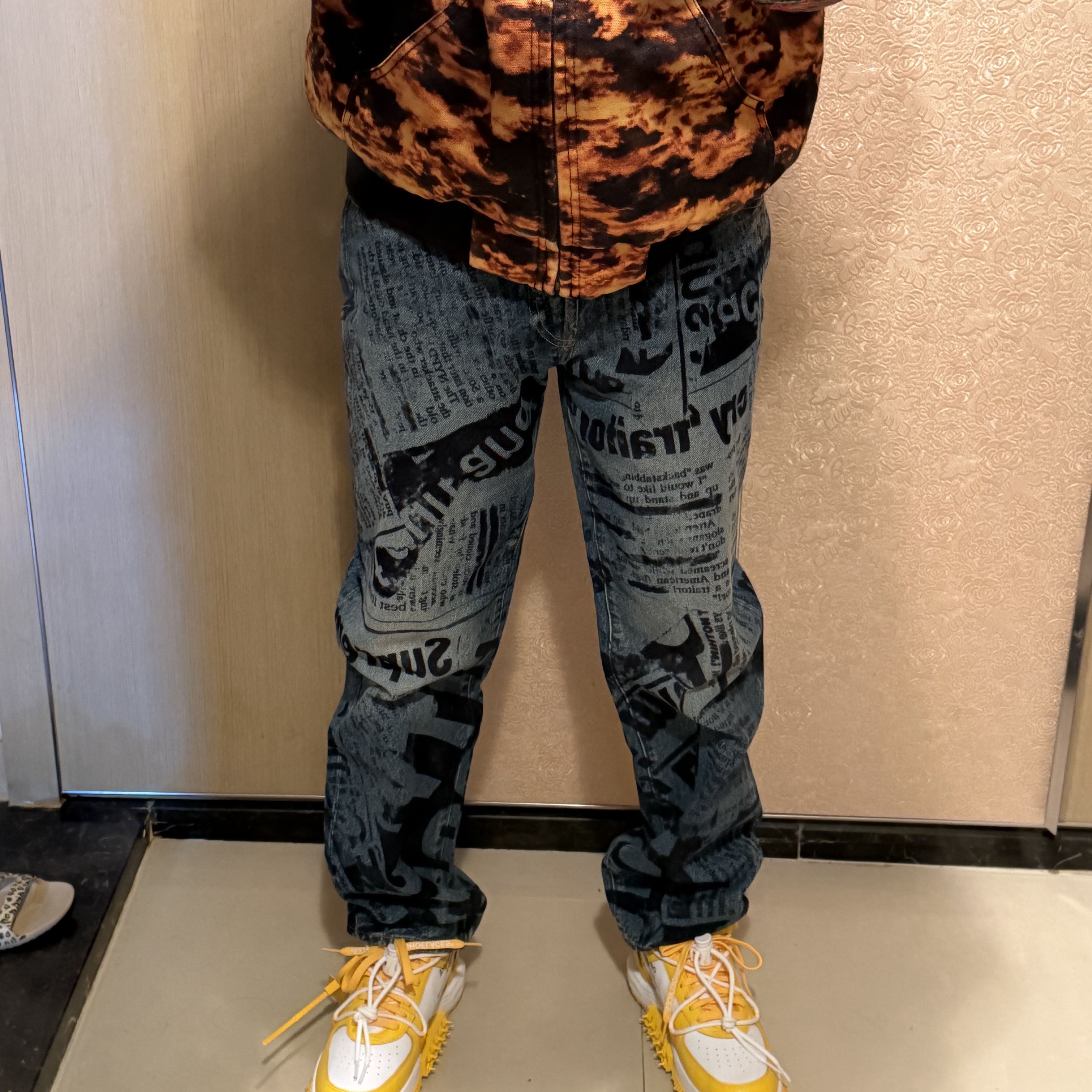Supreme Regular Jean Newspaper - 25SS 착용 스타일 - 2