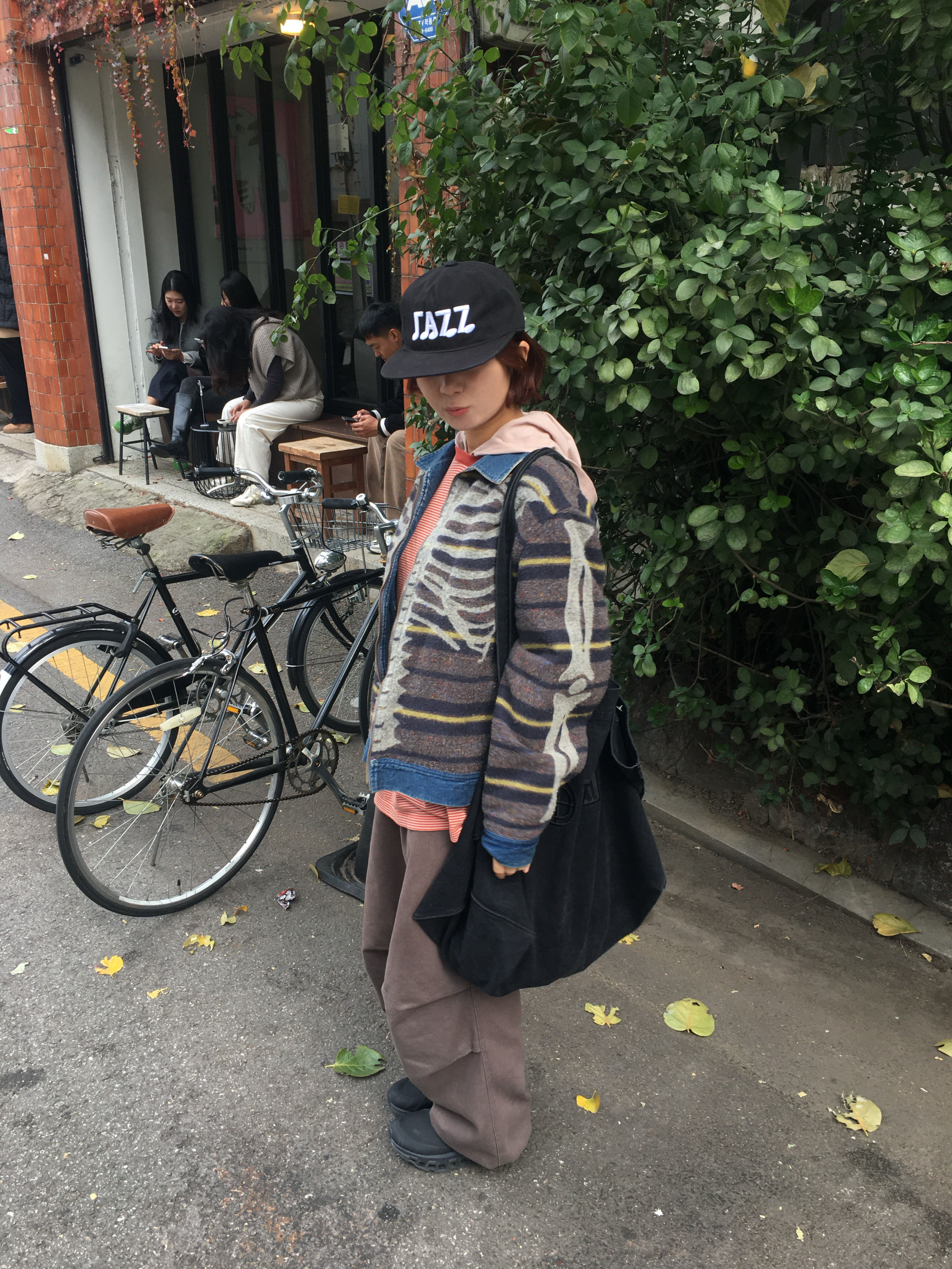 [KREAM 단독] Kikozy New Jazz Cap Black, Kapital 11.5 oz. Denim Bone Lining Reversible Zip Up Work Jacket Indigo 착용 스타일