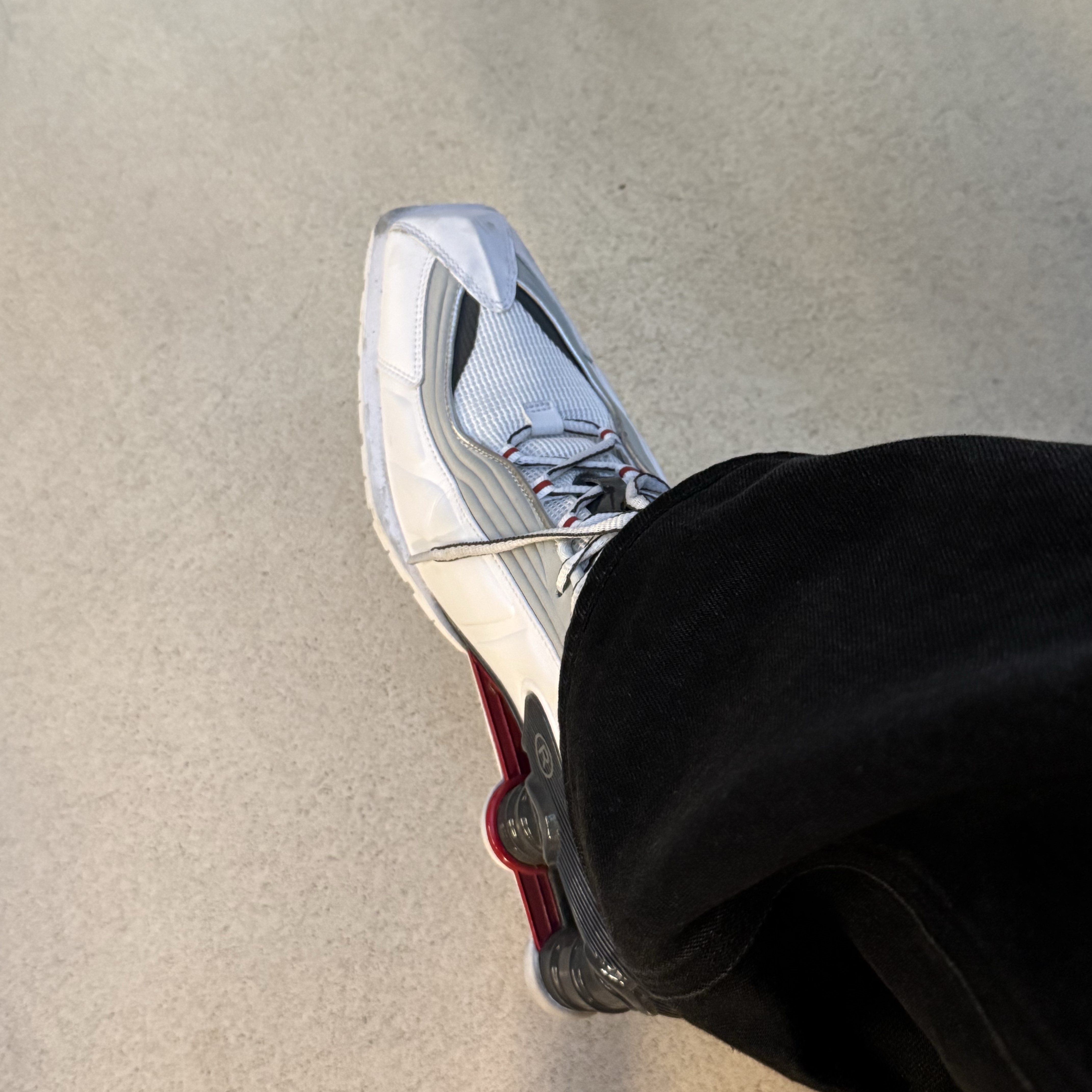 Nike x Martine Rose Shox MR4 White and Varsity Red 착용 스타일