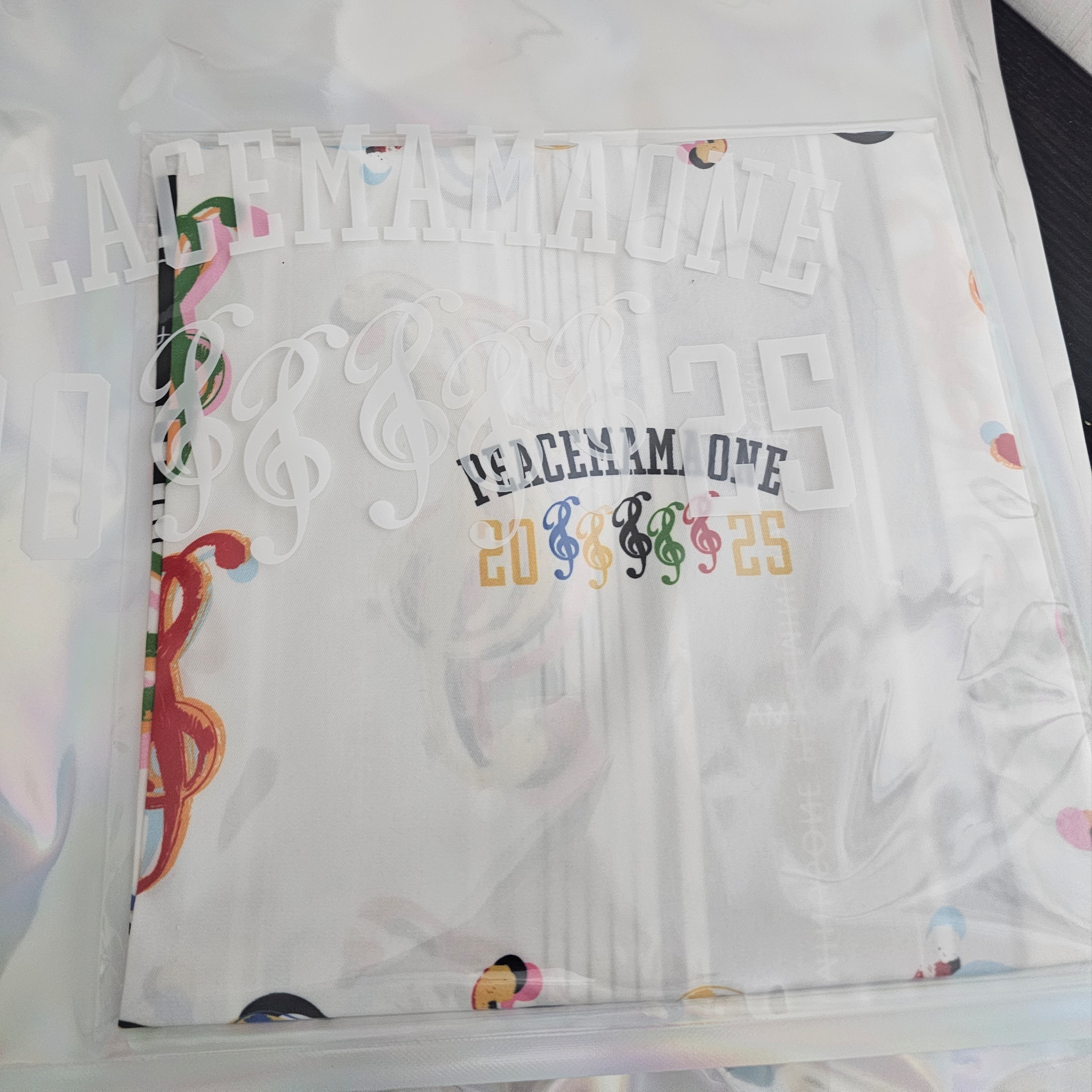 Peaceminusone x 2025 MAMA Awards Peacemamaone Scarf 착용 스타일