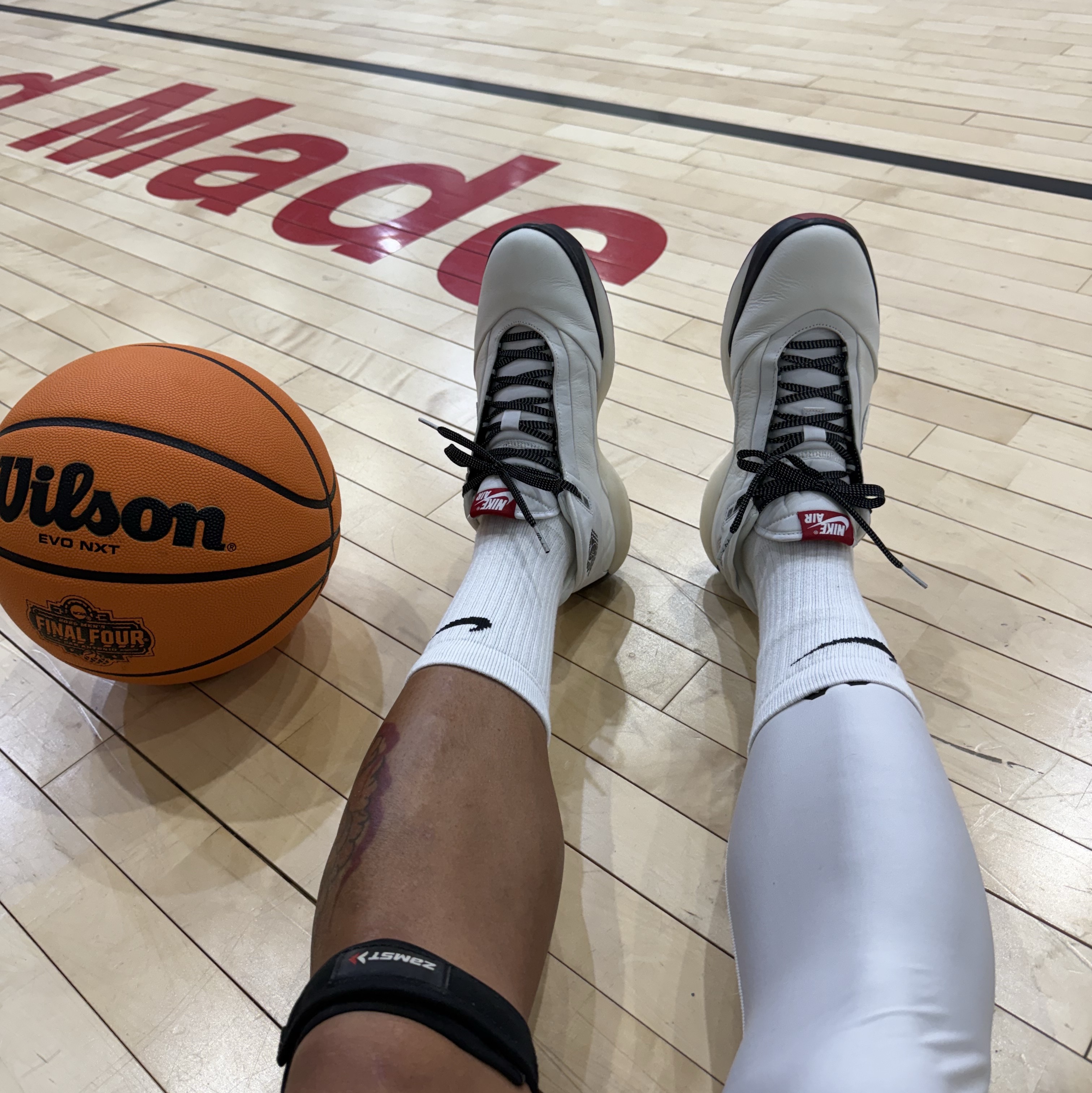Jordan 40 PF Chicago Sail White 착용 스타일