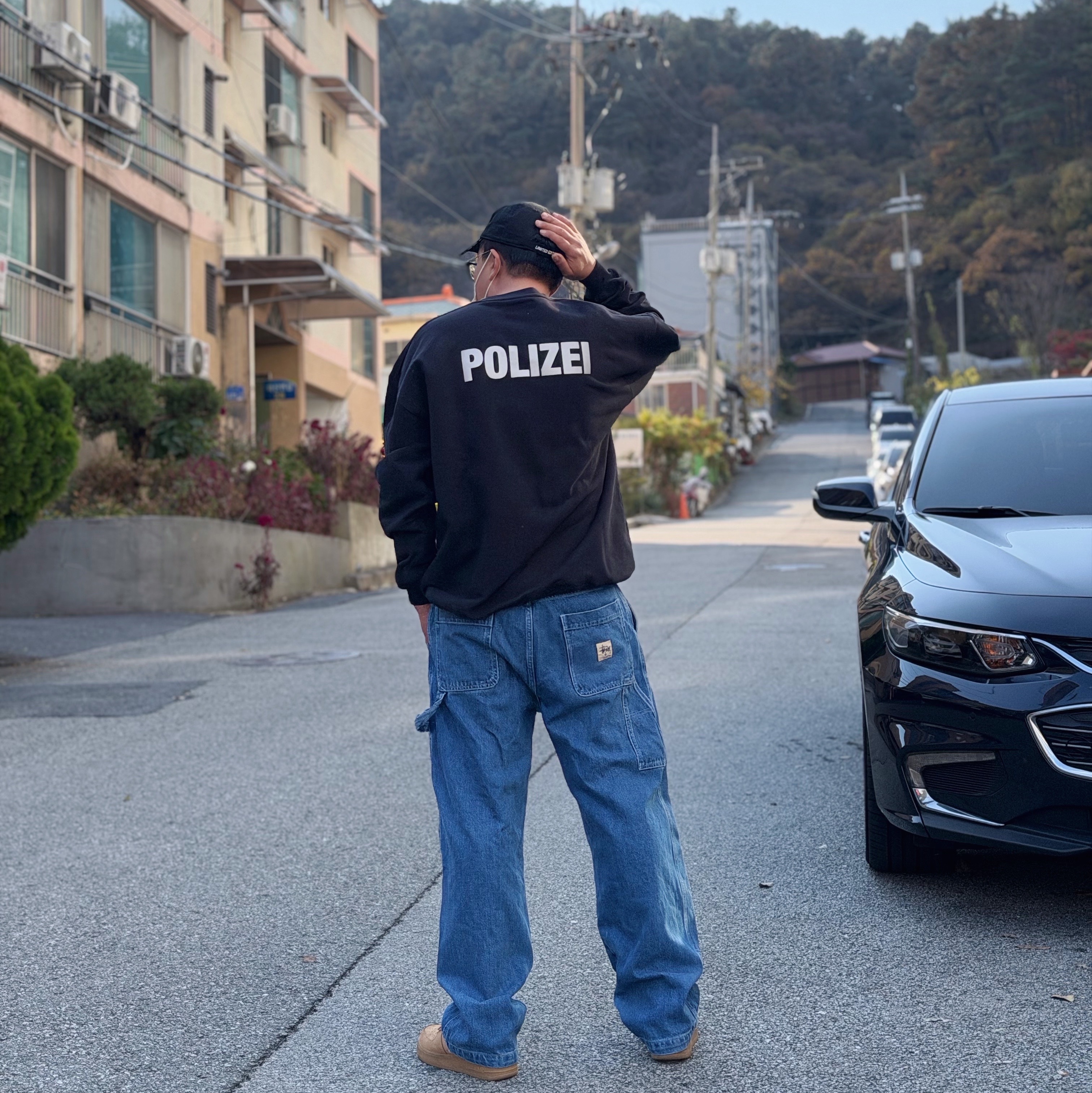 Vetements Polizei Sweatshirt Black 착용 스타일