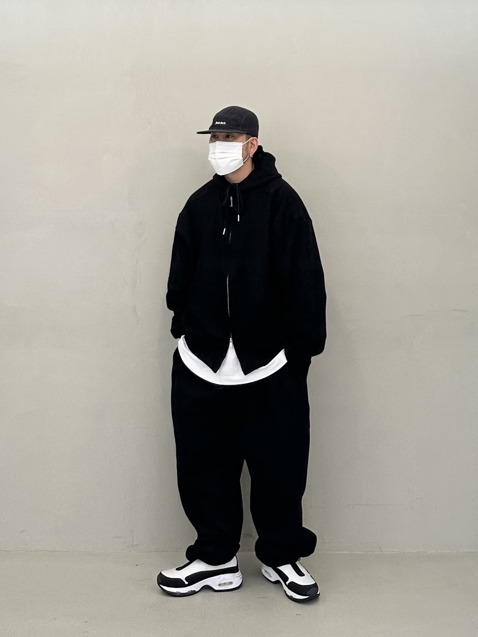Nike Fly Unstructured Denim Cap Black White, Nike x Comme des Garcons Homme Plus Air Max Sunder SP White Black 착용 스타일 - 1