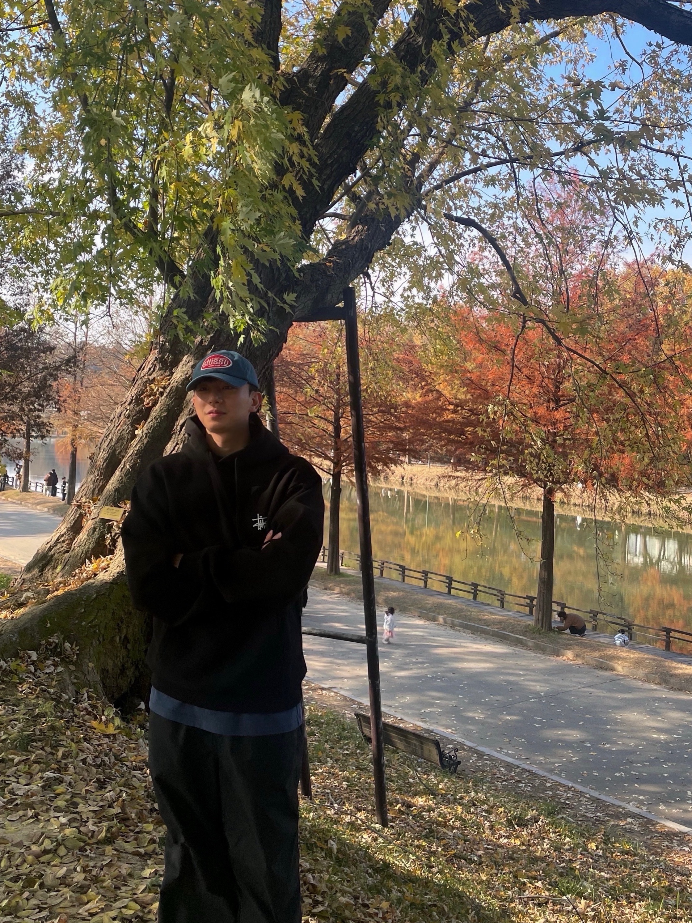Stussy Basic Stussy Hoodie Black, Stussy x Our Legacy Work Shop Mid-depth Cap Navy 착용 스타일 - 1