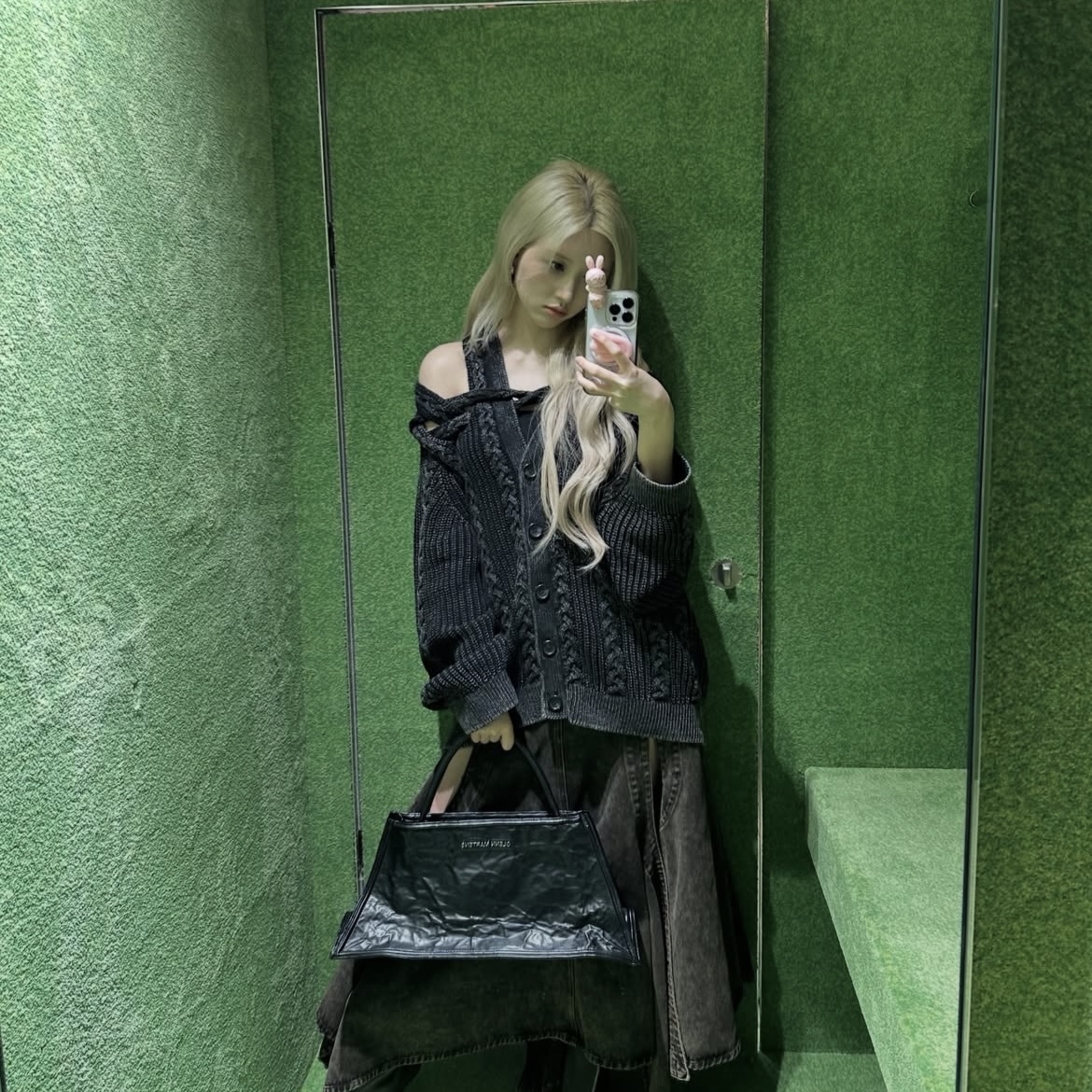 (W) H&M x Glenn Martens Cable Knit Cardigan Black 착용 스타일 - 5
