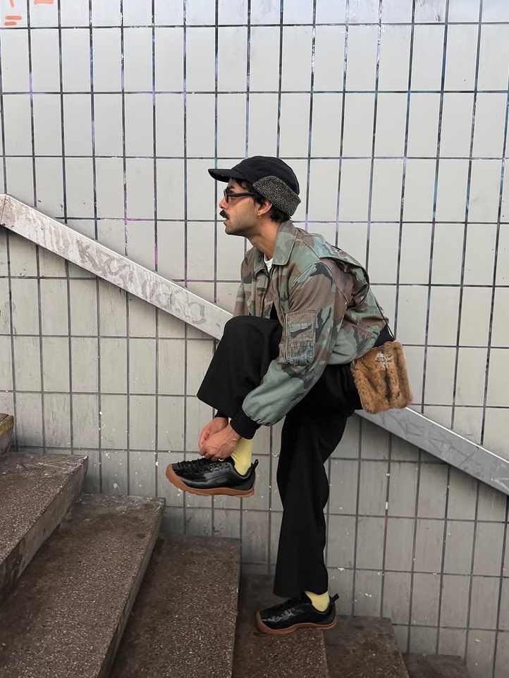 (W) Keen x Highsnobiety Jasper Sneakers Black Gum 착용 스타일 - 1