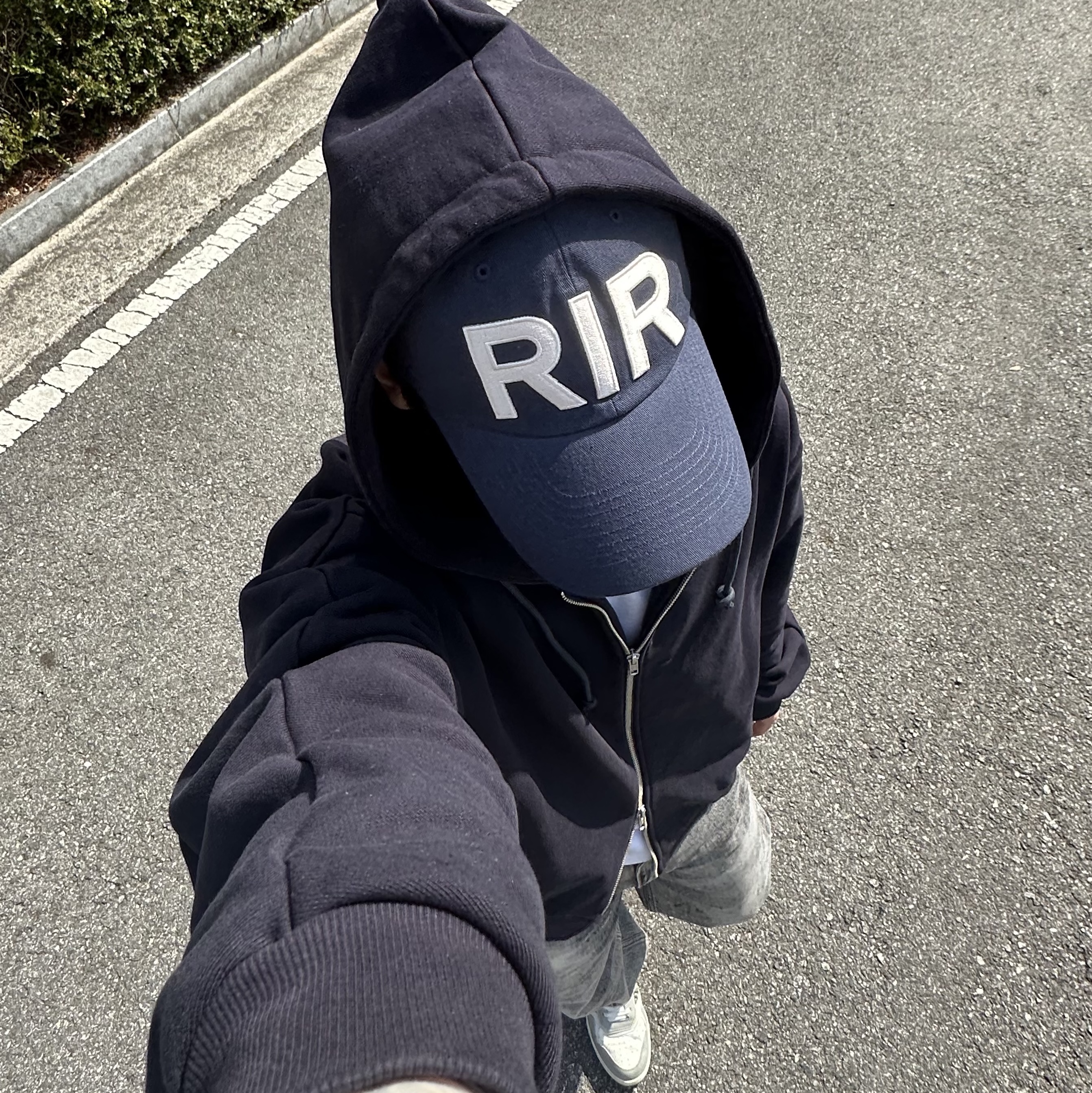 REPINER RIR Base Ball Cap Ink Navy, Dior B27 Low-Top Sneakers Gray 착용 스타일
