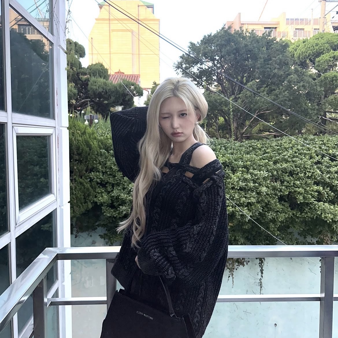 (W) H&M x Glenn Martens Cable Knit Cardigan Black 착용 스타일 - 10