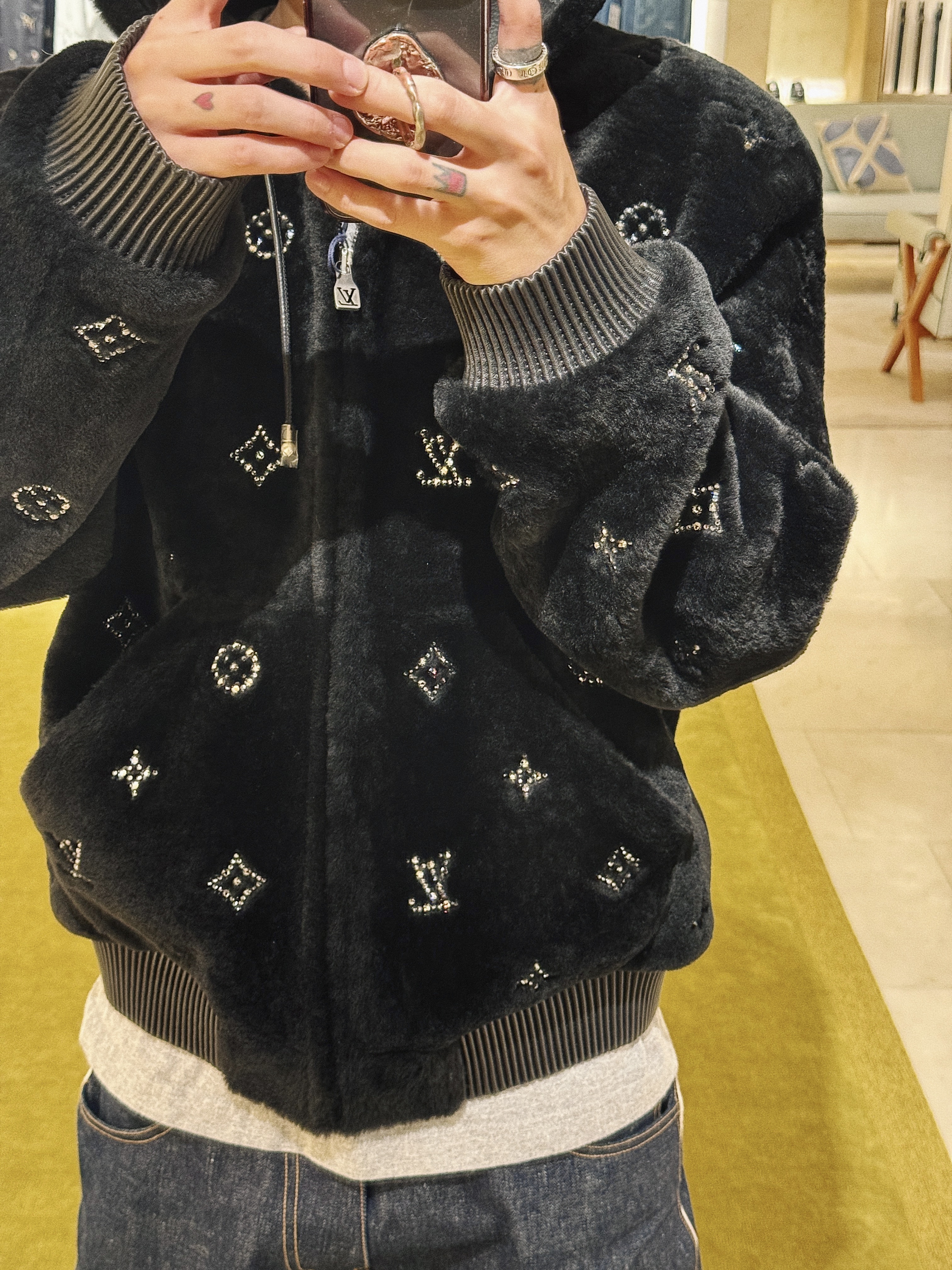 Celine Beanie in Ribbed Wool Anthracite, Celine Embroidered Knit Wool Beanie Black 착용 스타일 - 2