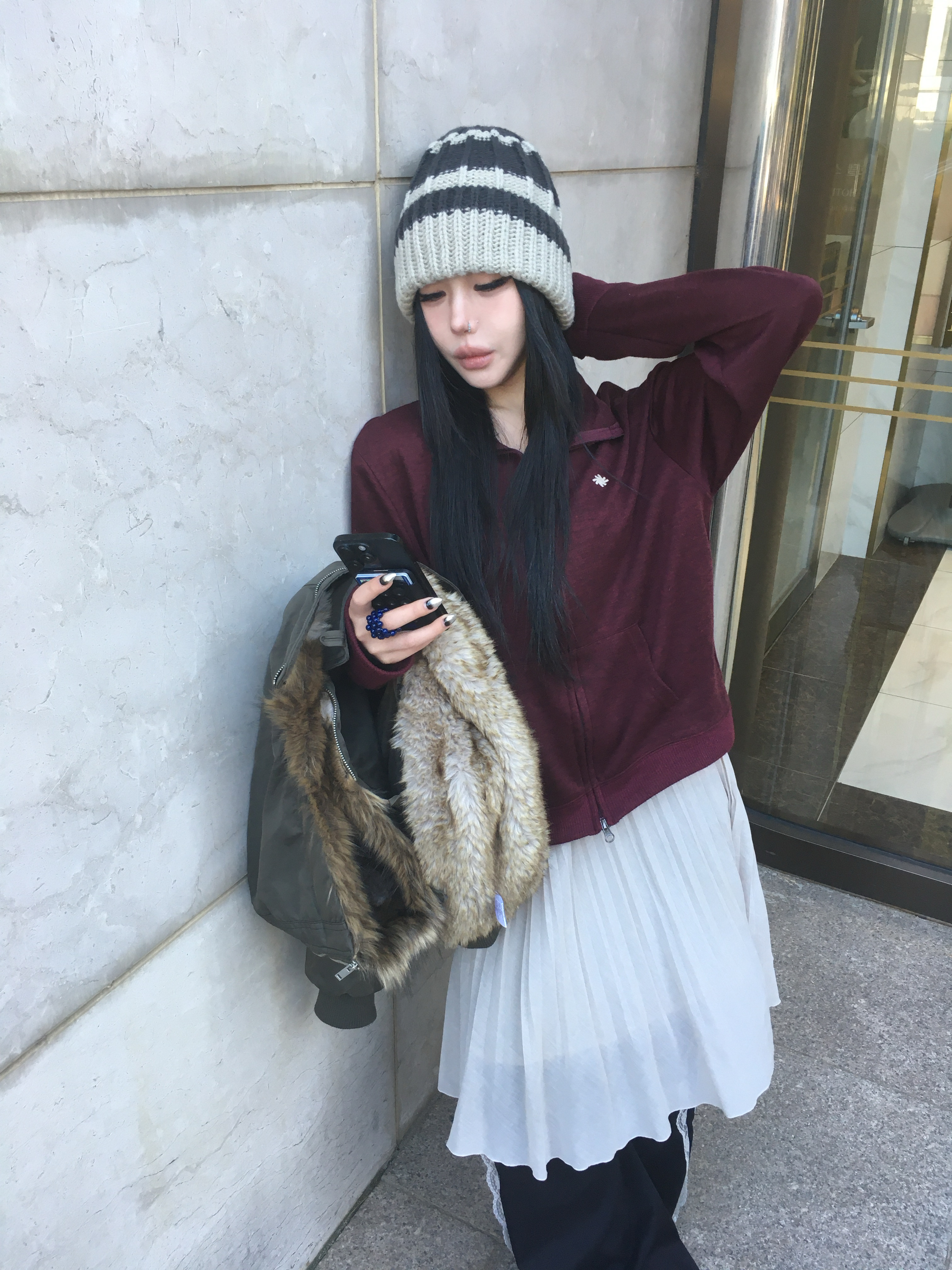 SLOW RECORD HOUSE Track Zip-Up Cardigan Red 착용 스타일 - 3