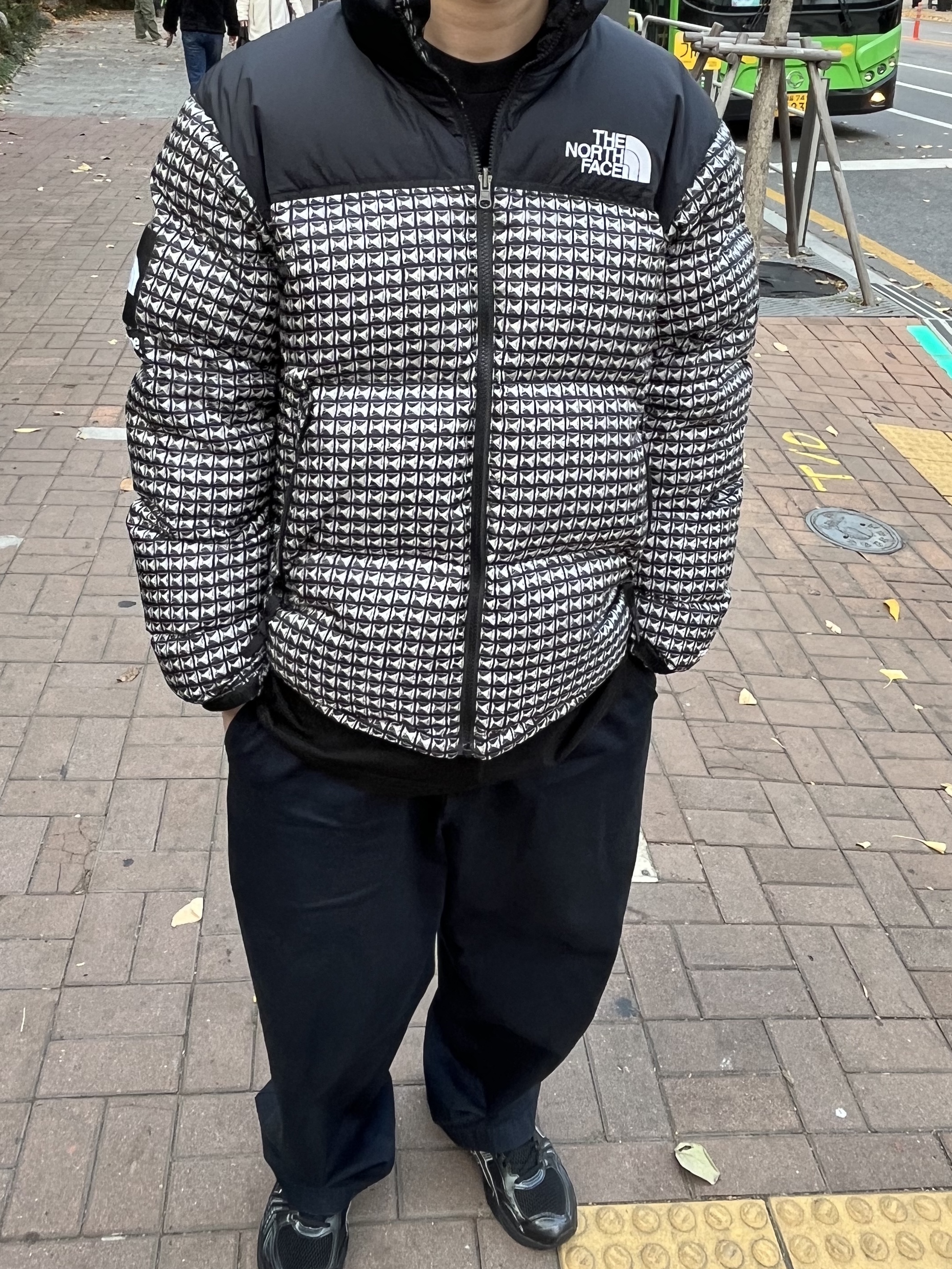 Supreme x The North Face Studded Nuptse Jacket Black - 21SS 착용 스타일 - 4
