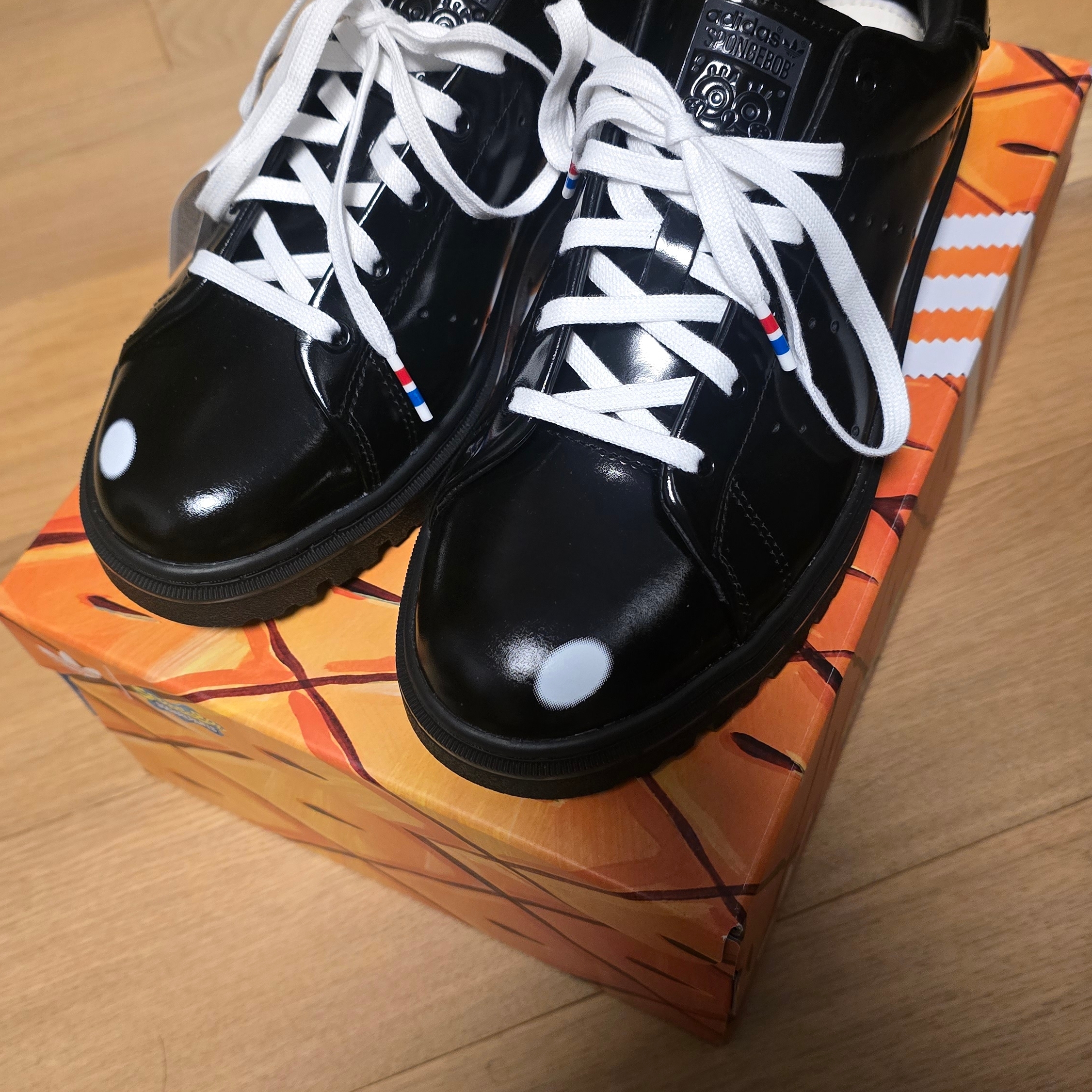 Adidas x Spongebob Stan Smith Freizeit Core Black 착용 스타일 - 1