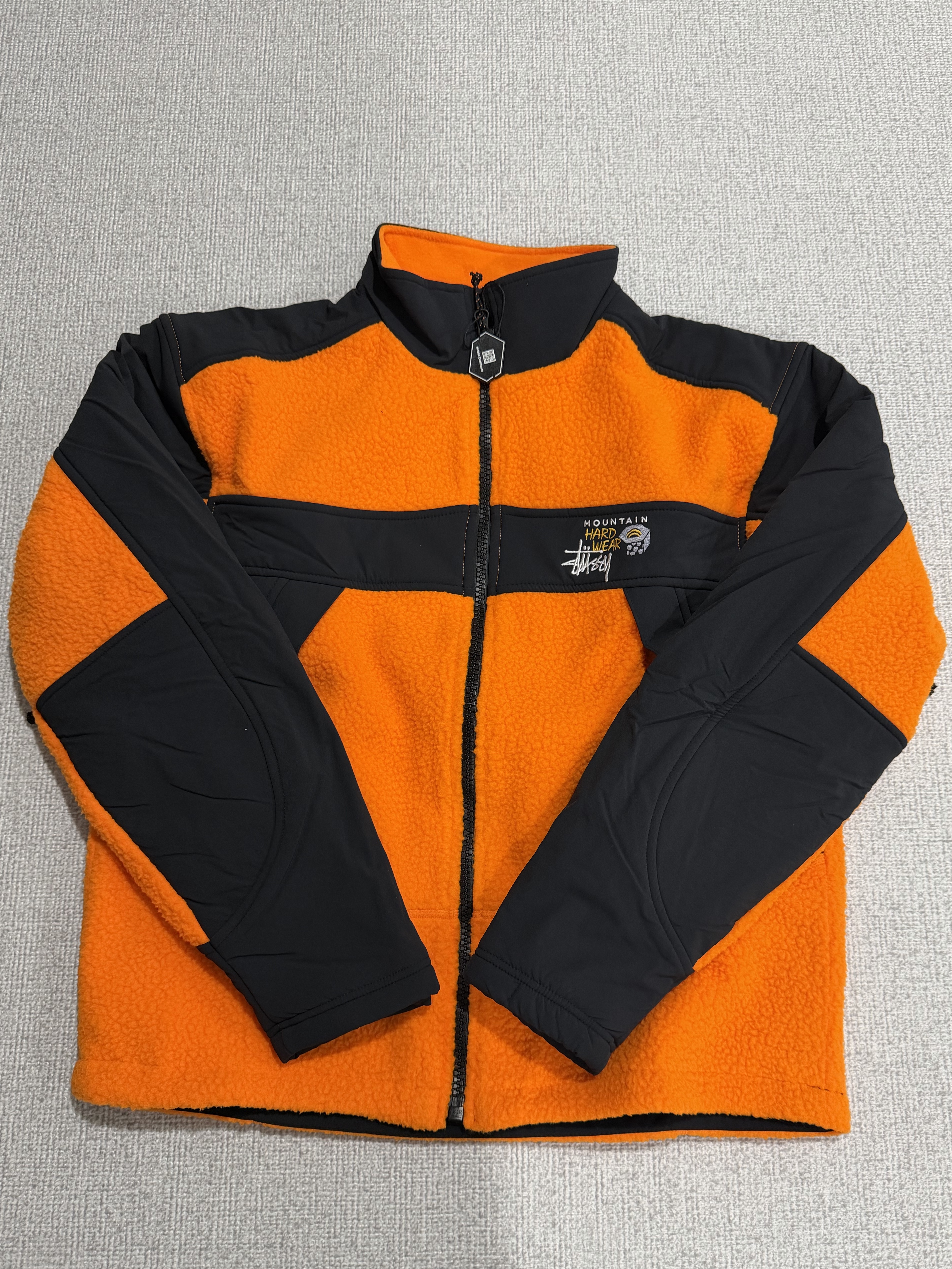 Stussy x Mountain Hardwear Fleece Jacket Alpine Orange 착용 스타일