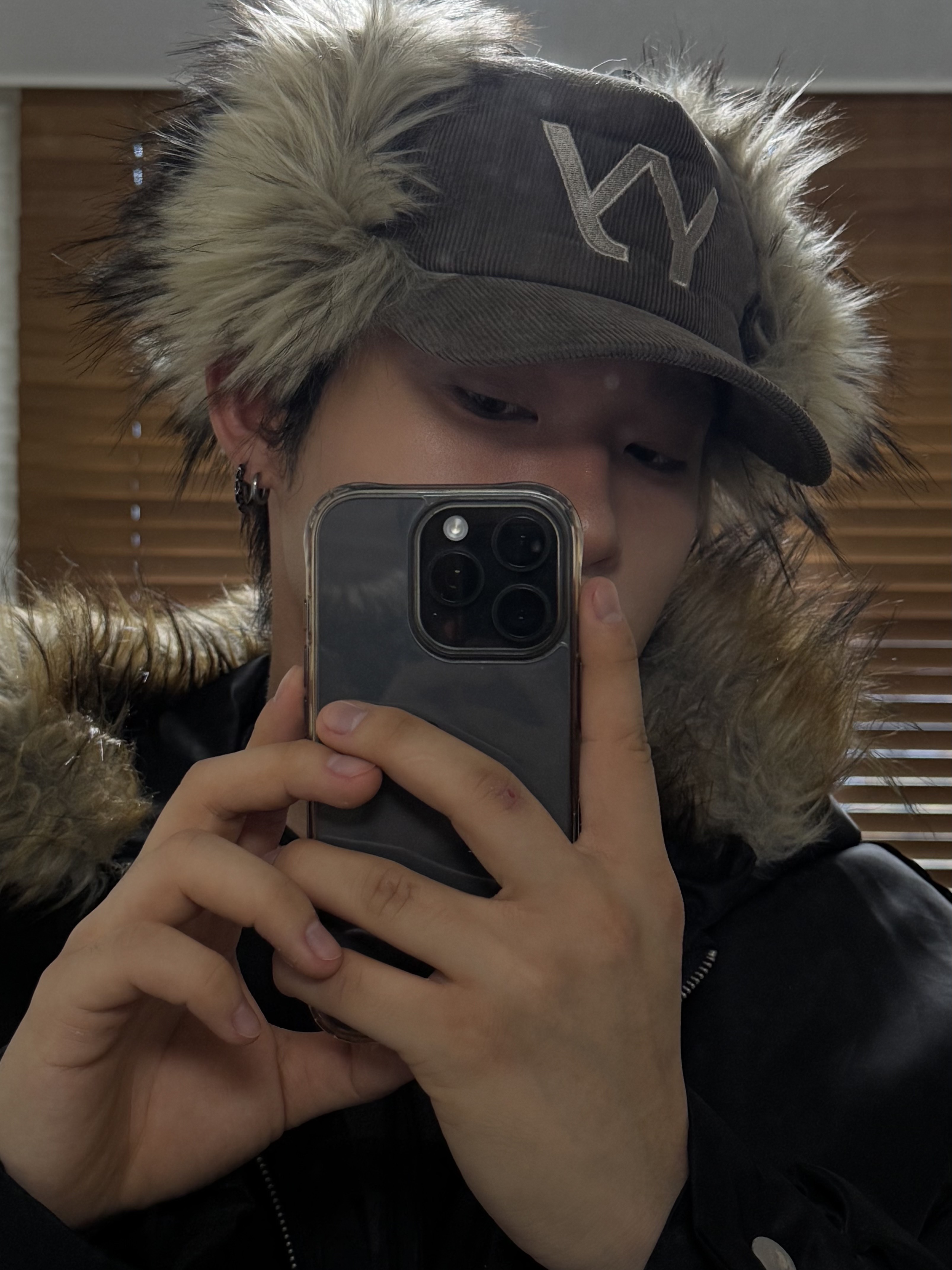 Open Yy Faux Fur Corduroy Earflap Cap Khaki 착용 스타일 - 1