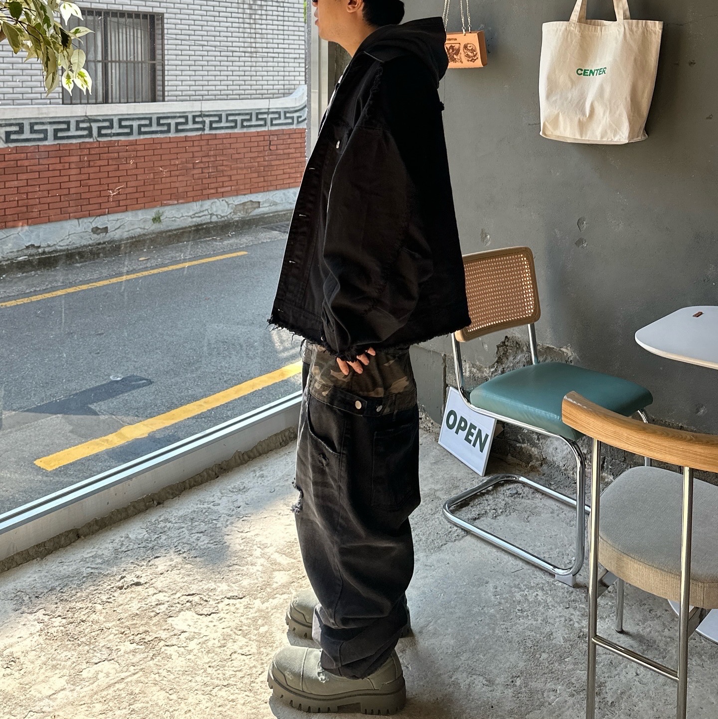 Balenciaga Combat Strike 20mm Boot Kaki 착용 스타일 - 3