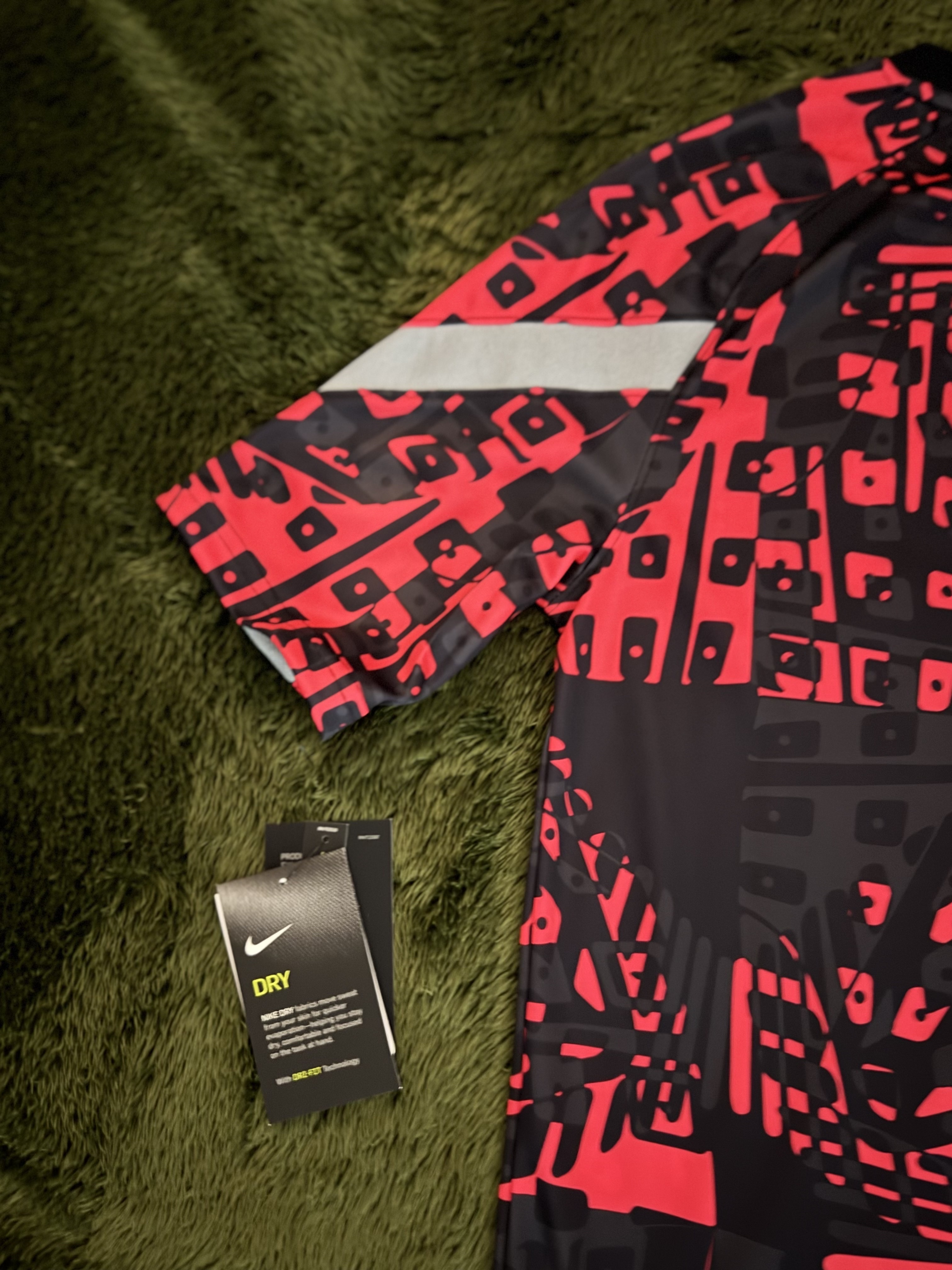 Nike Liverpool FC Dri Pre-Match Top Red Black (Non Marking Ver.) 착용 스타일 - 10