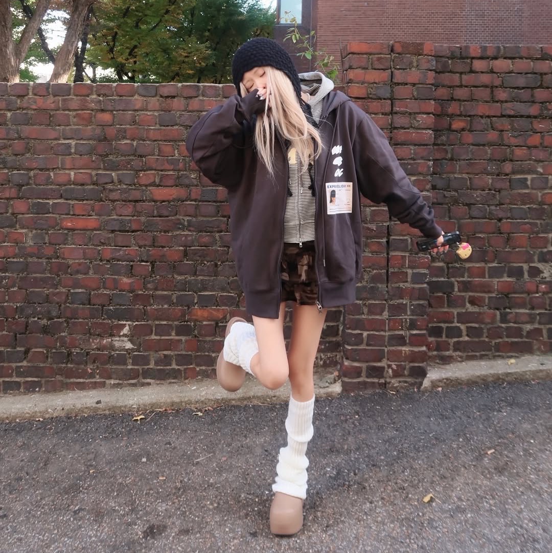 Express Holiday Passport Hoodie Zip-Up Charcoal, Express Holiday Passport Hoodie Zip-Up Sky Blue 착용 스타일 - 1