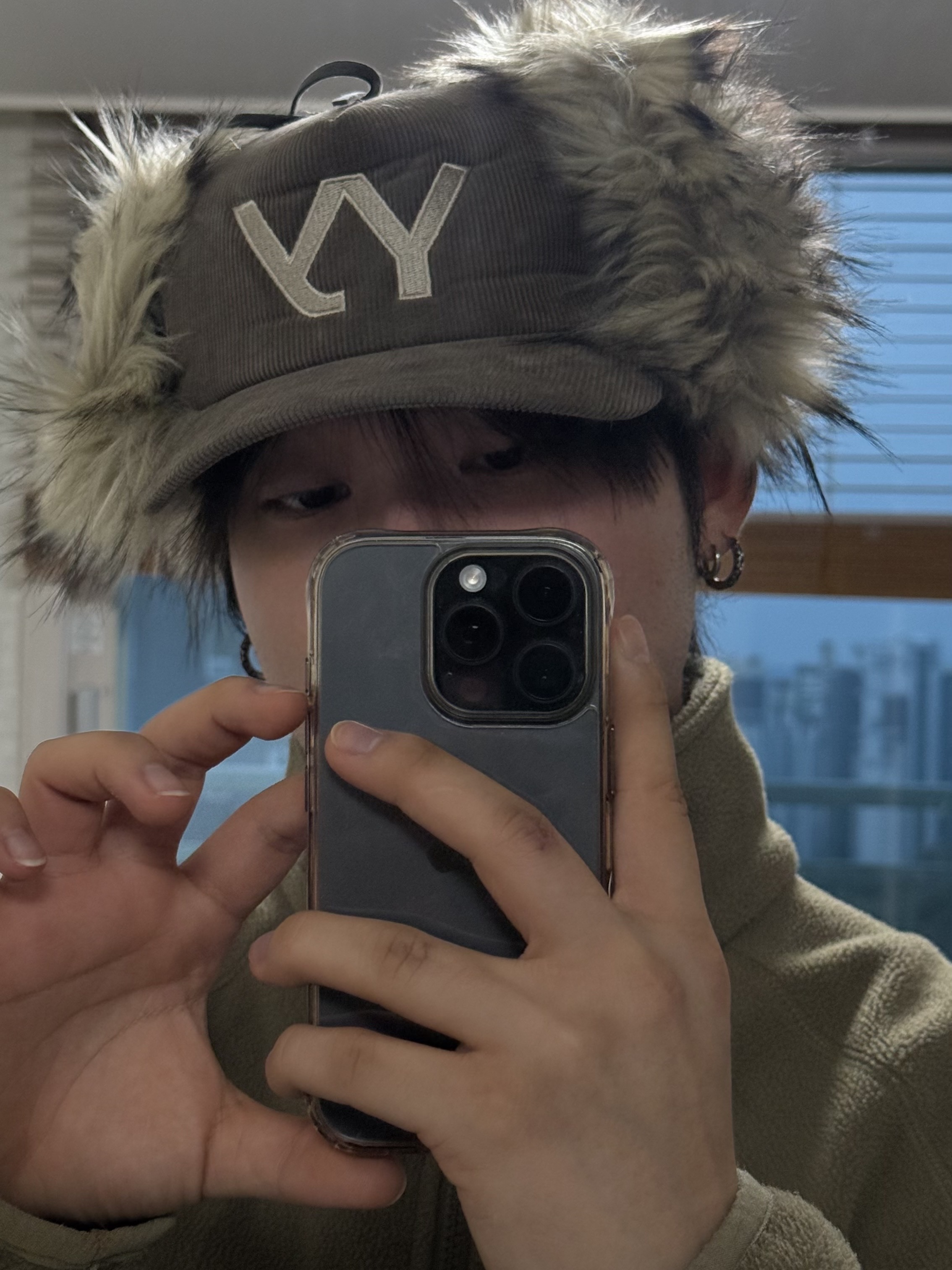 Open Yy Faux Fur Corduroy Earflap Cap Khaki 착용 스타일 - 3