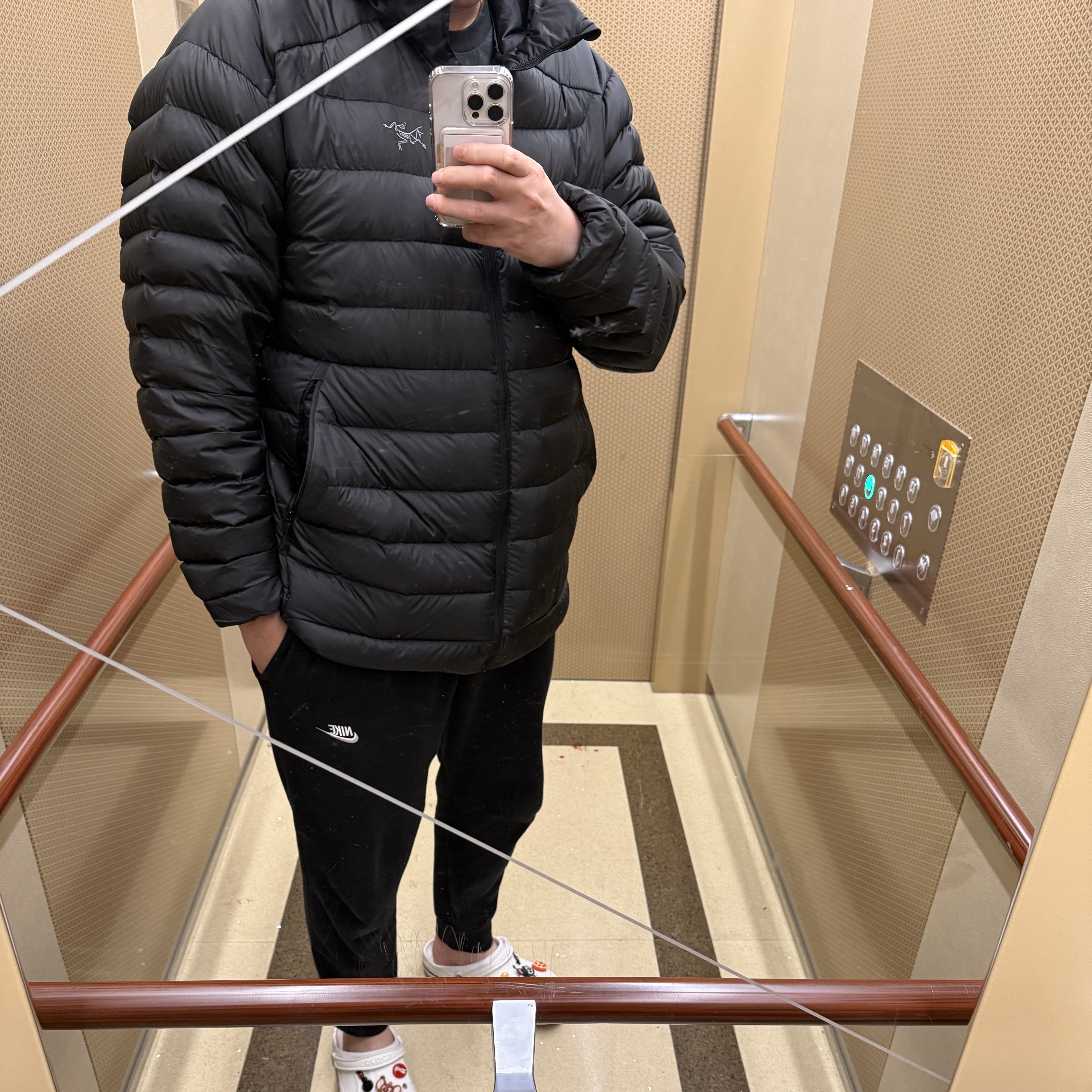 Arc'teryx Cerium Hoody Black 착용 스타일