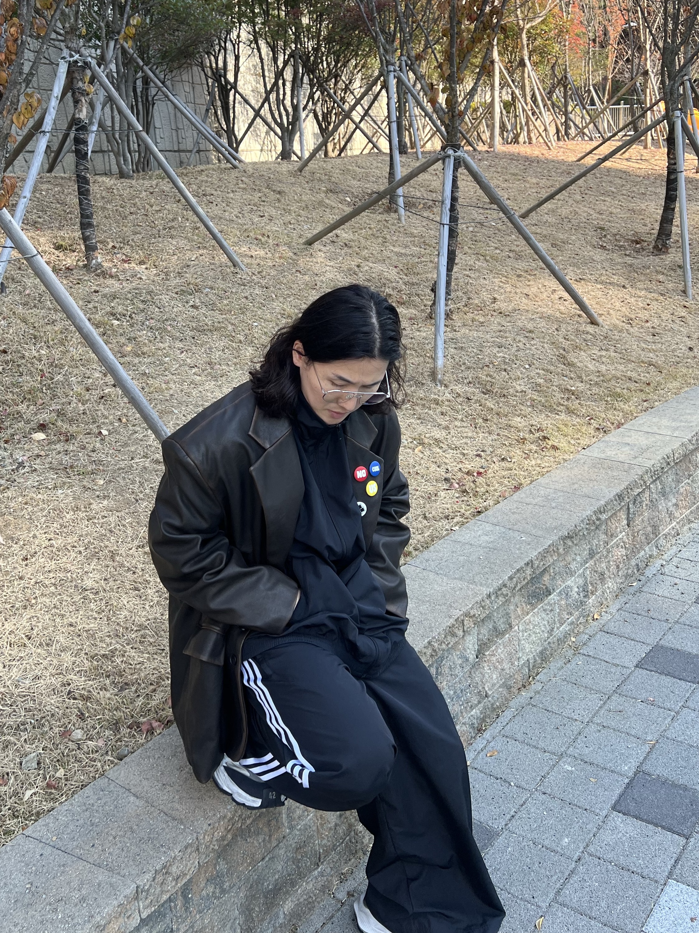Balenciaga Cargo Sneakers White Grey, (W) Adidas Adilenium Season 3 Oversized Track Pants Black - KR Sizing 착용 스타일 - 1
